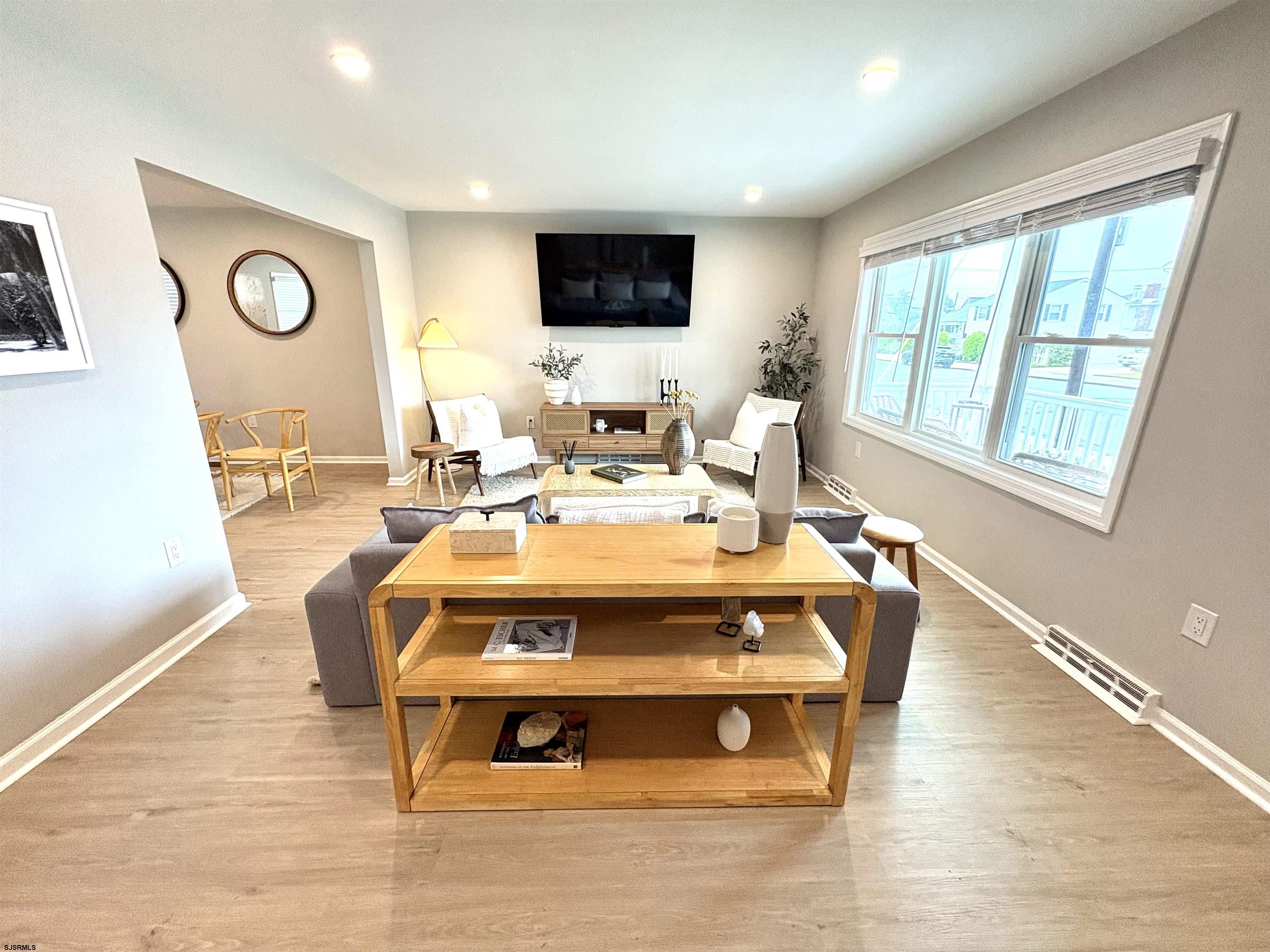 7005 Ventnor Gardens Plaza Unit: 2