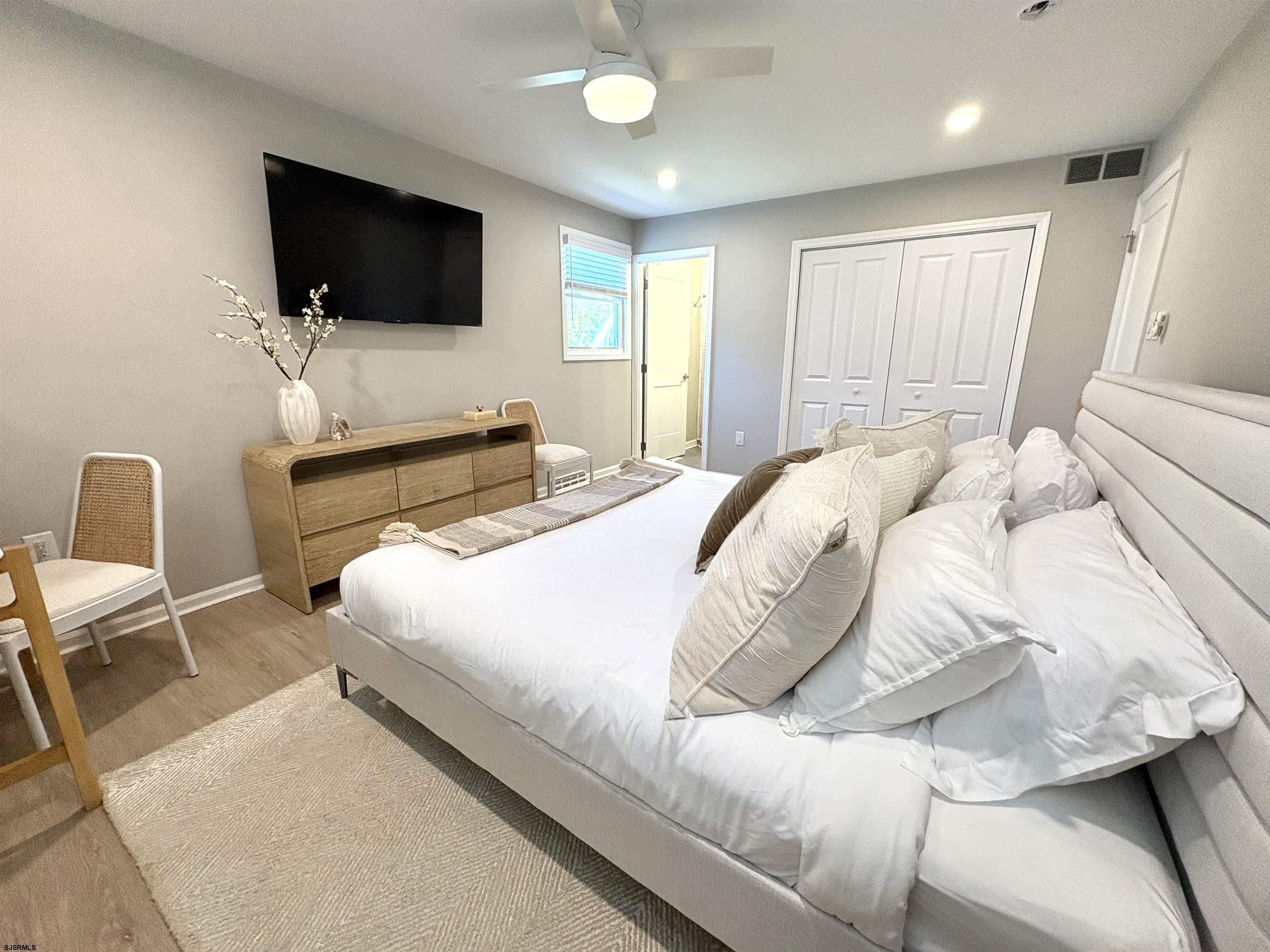 7005 Ventnor Gardens Plaza Unit: 2