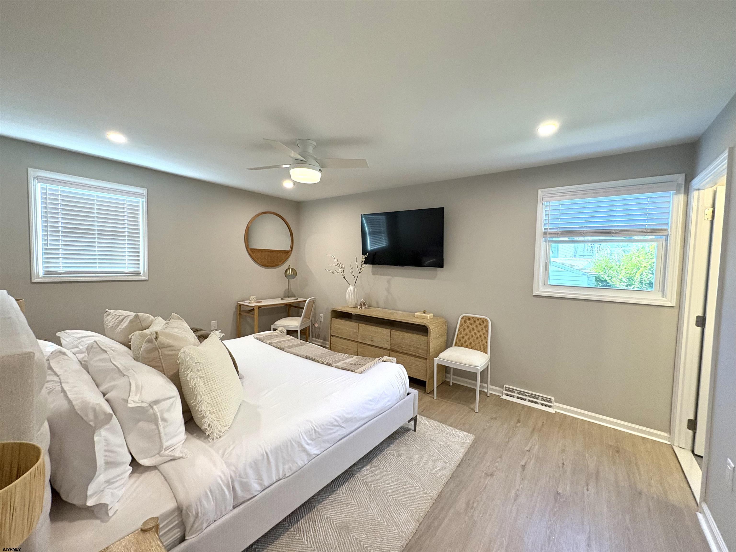 7005 Ventnor Gardens Plaza Unit: 2