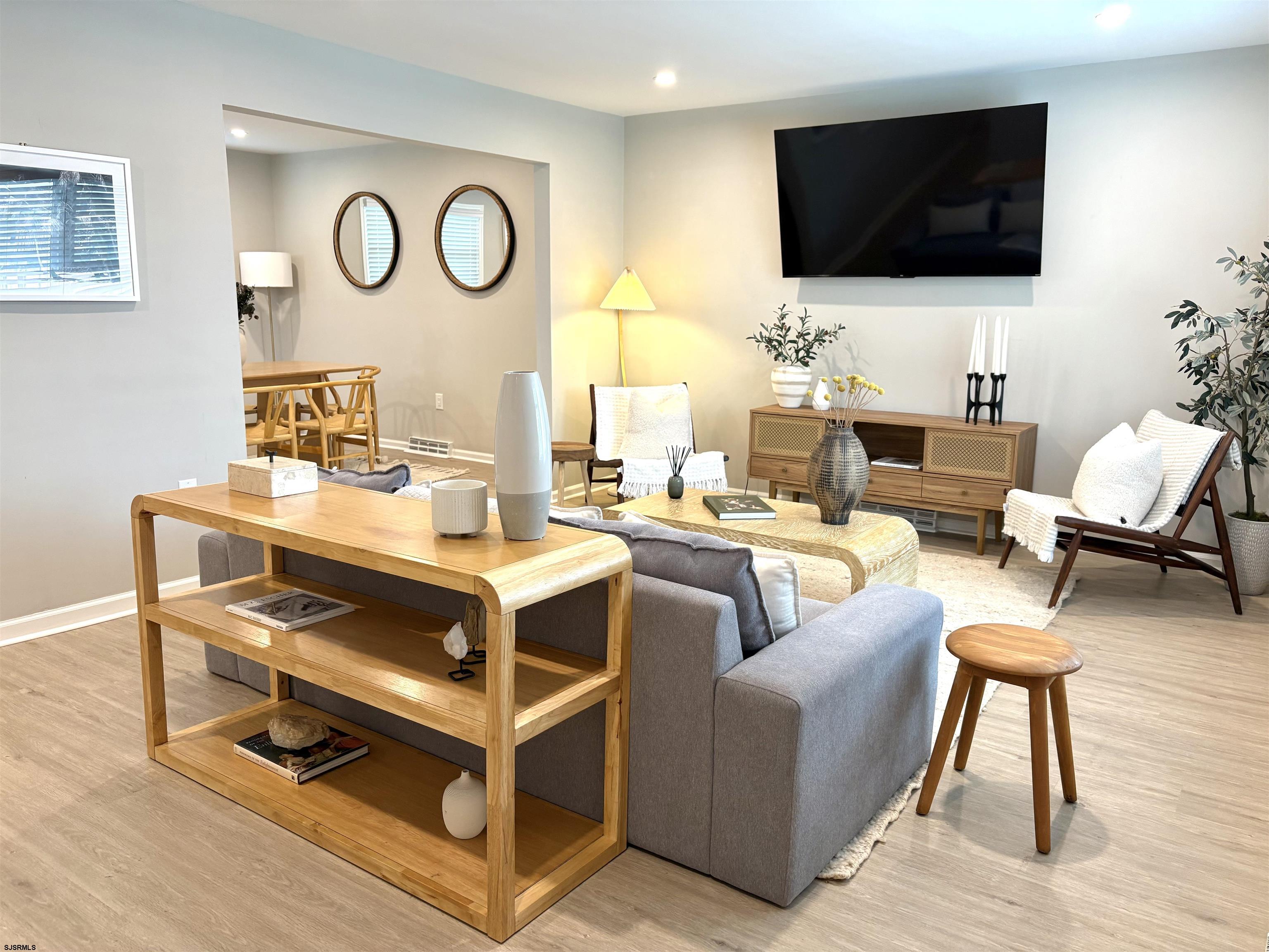 7005 Ventnor Gardens Plaza Unit: 2