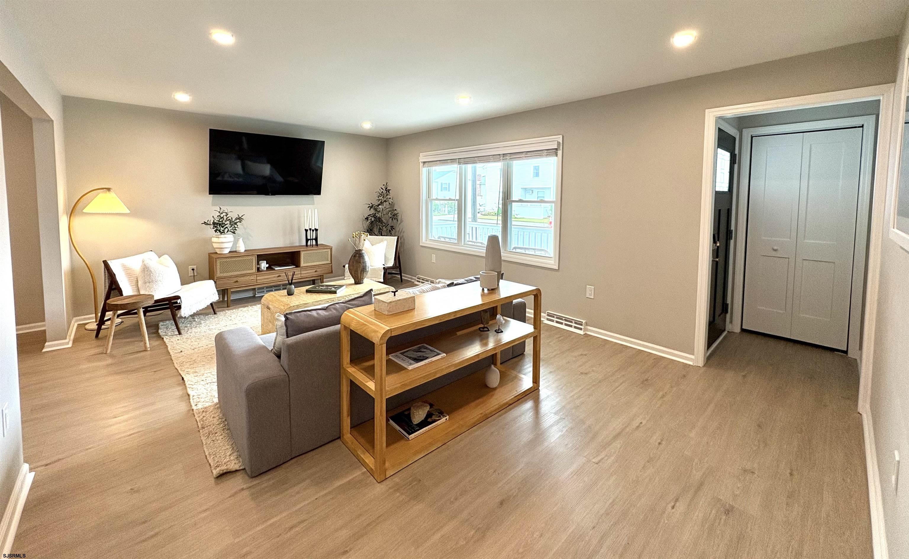 7005 Ventnor Gardens Plaza Unit: 2