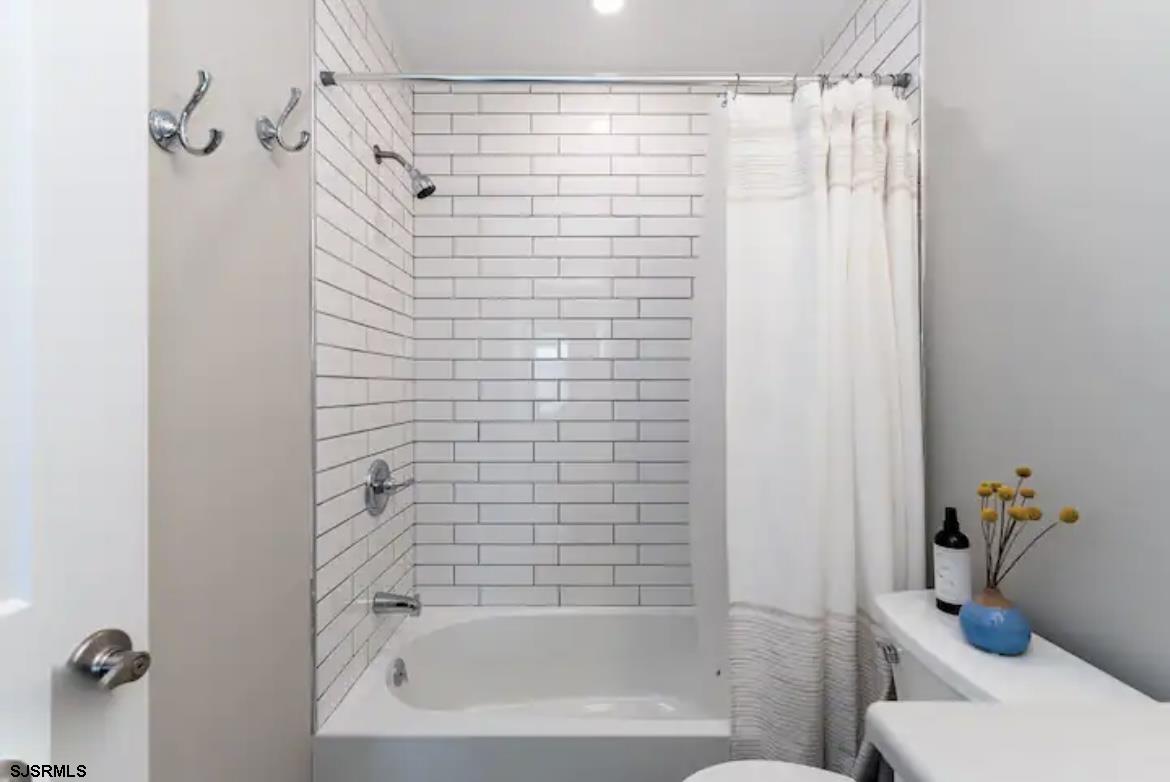 7005 Ventnor Gardens Plaza Unit: 2