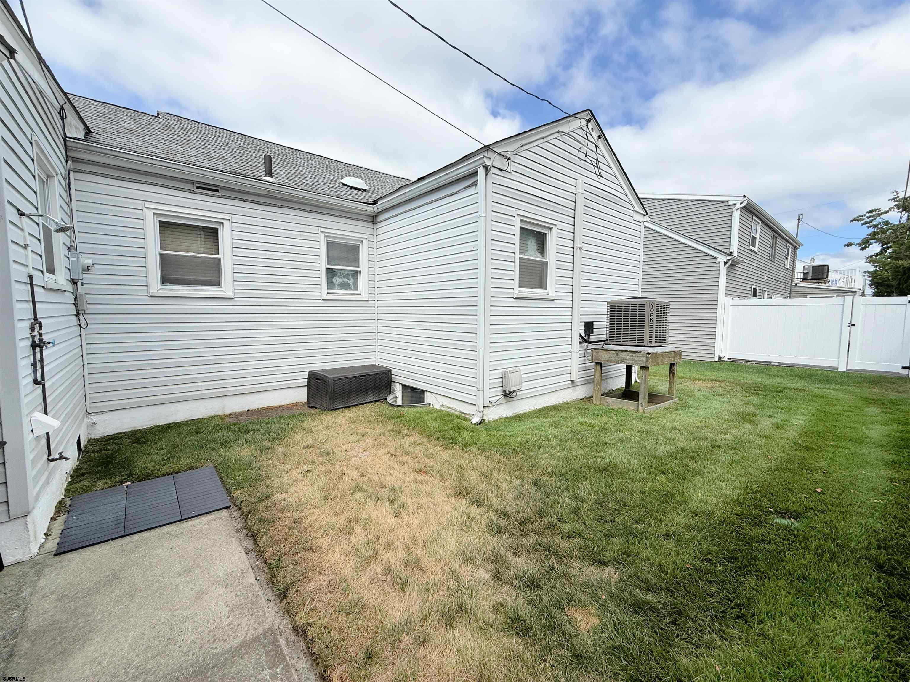 307 N Essex Ave