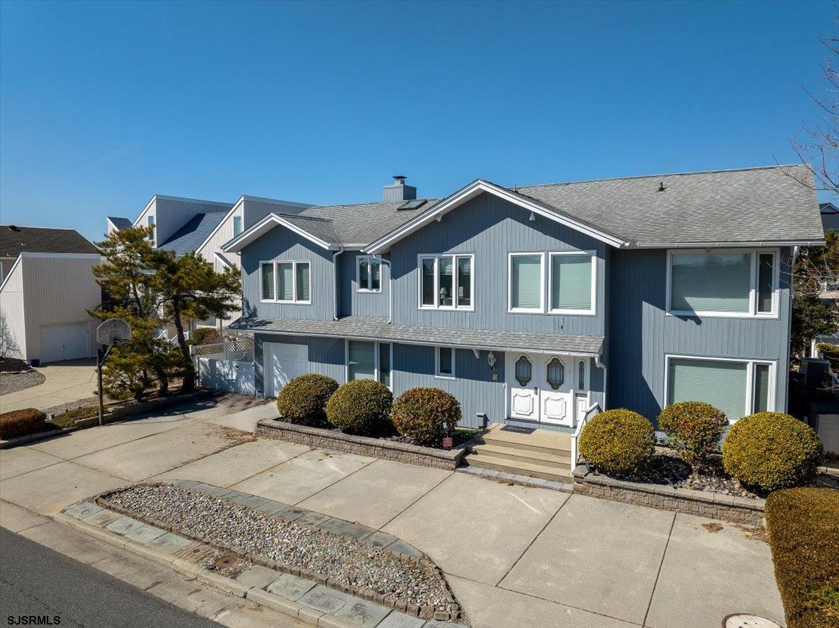 7905 Lagoon Dr