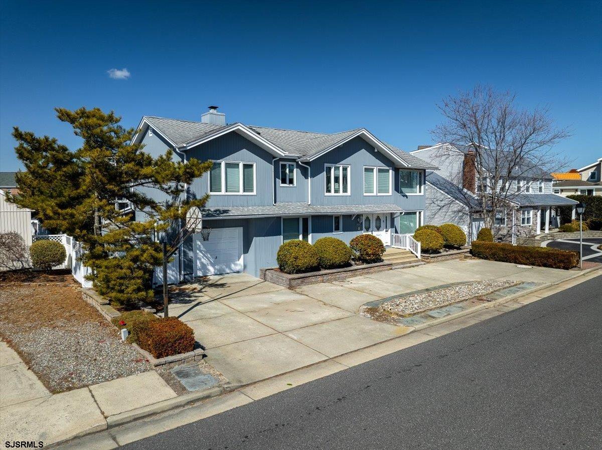 7905 Lagoon Dr