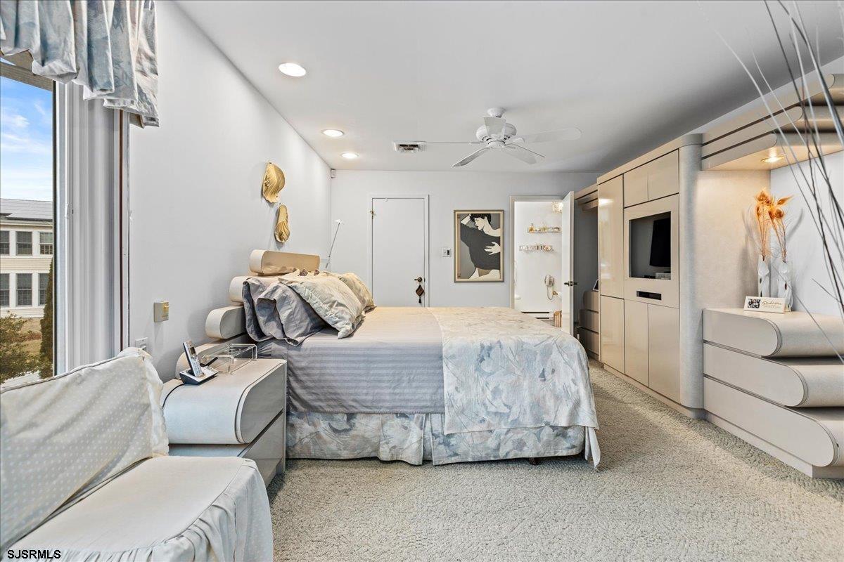 7905 Lagoon Dr