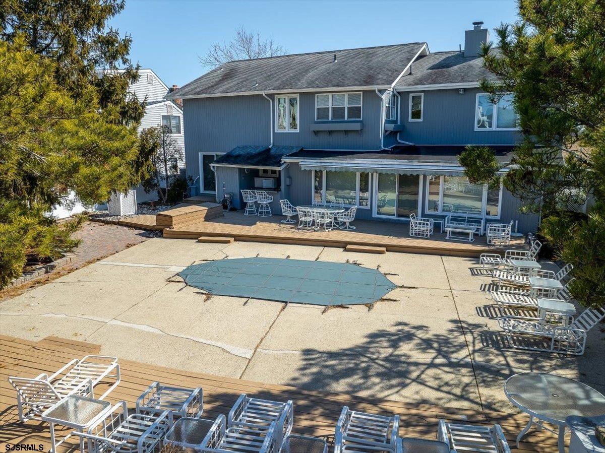 7905 Lagoon Dr