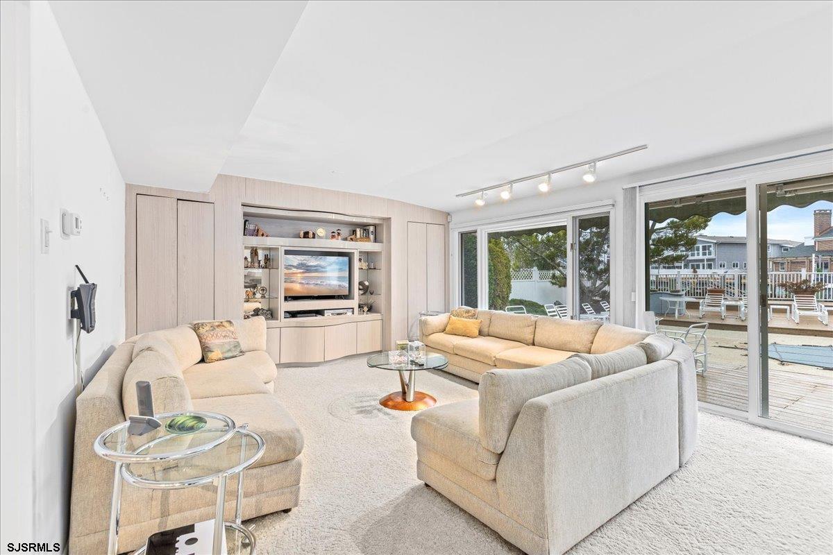 7905 Lagoon Dr