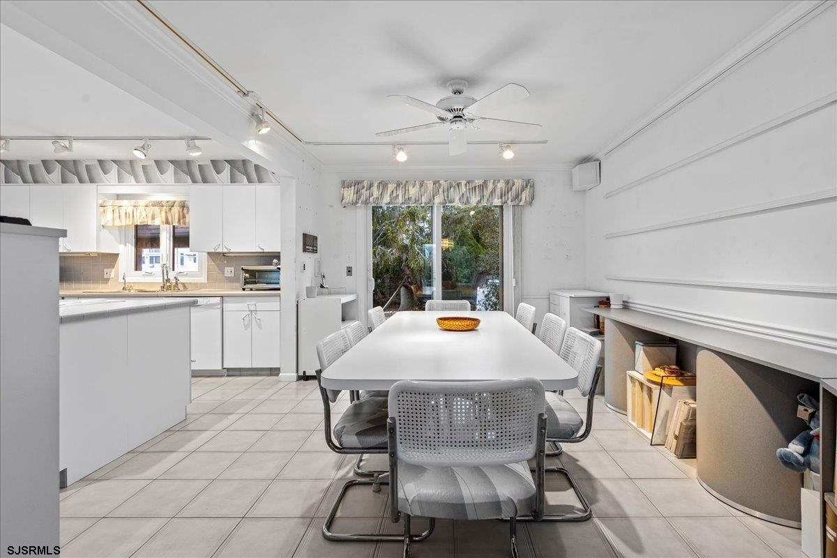 7905 Lagoon Dr