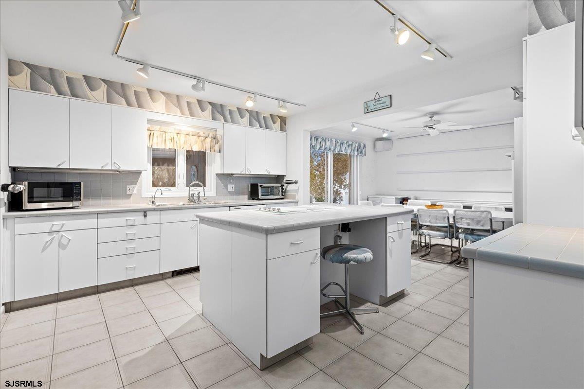 7905 Lagoon Dr