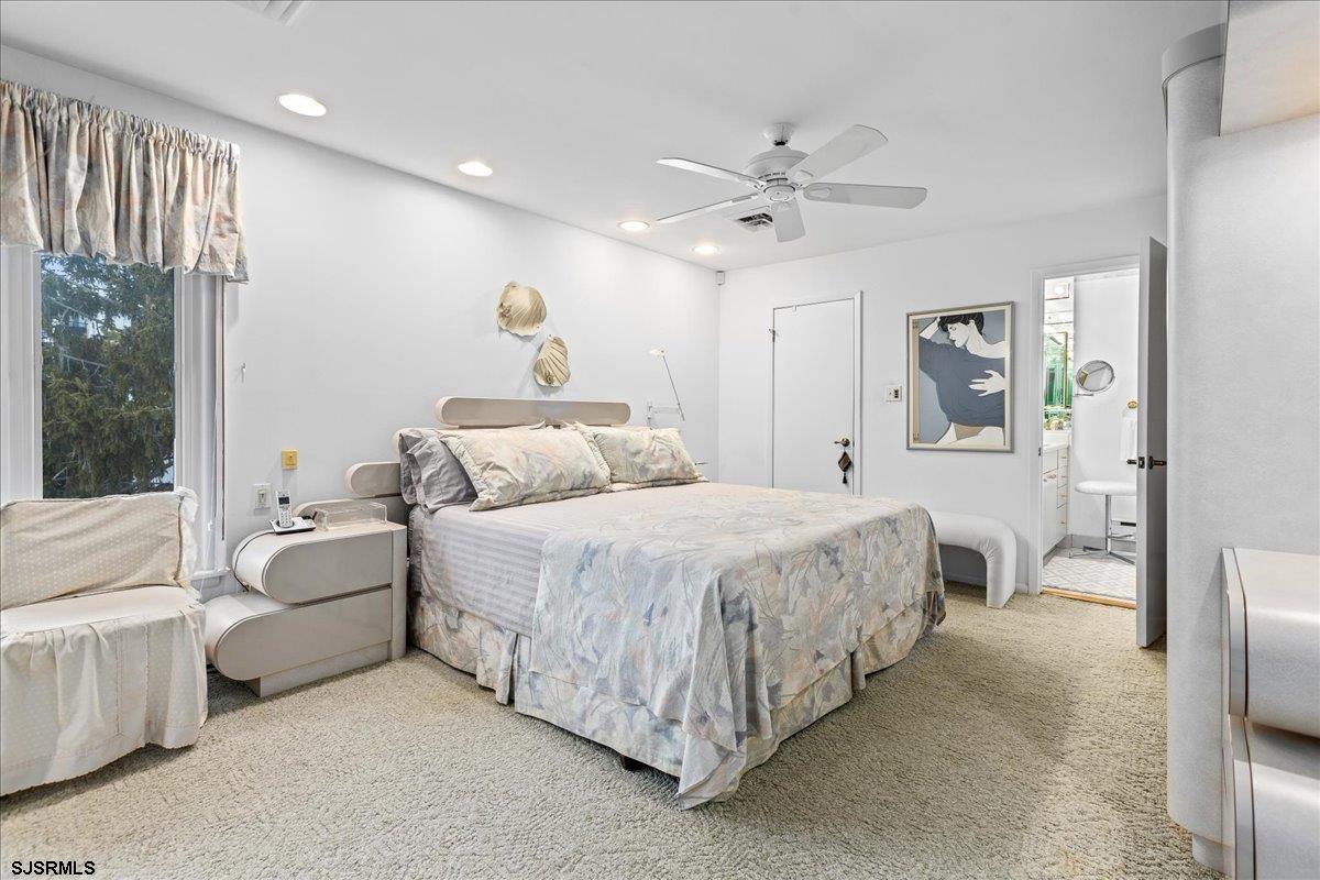 7905 Lagoon Dr