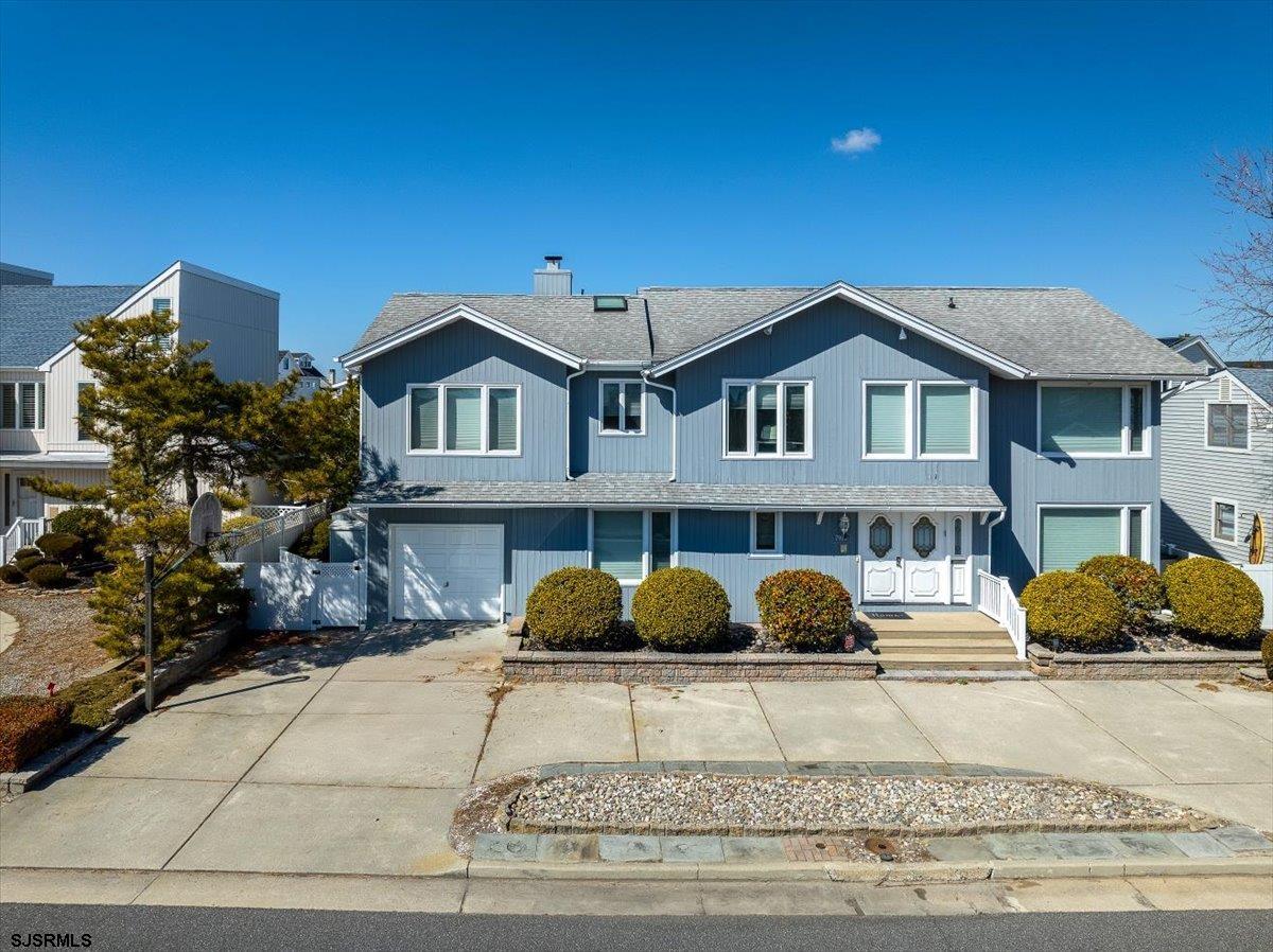 7905 Lagoon Dr
