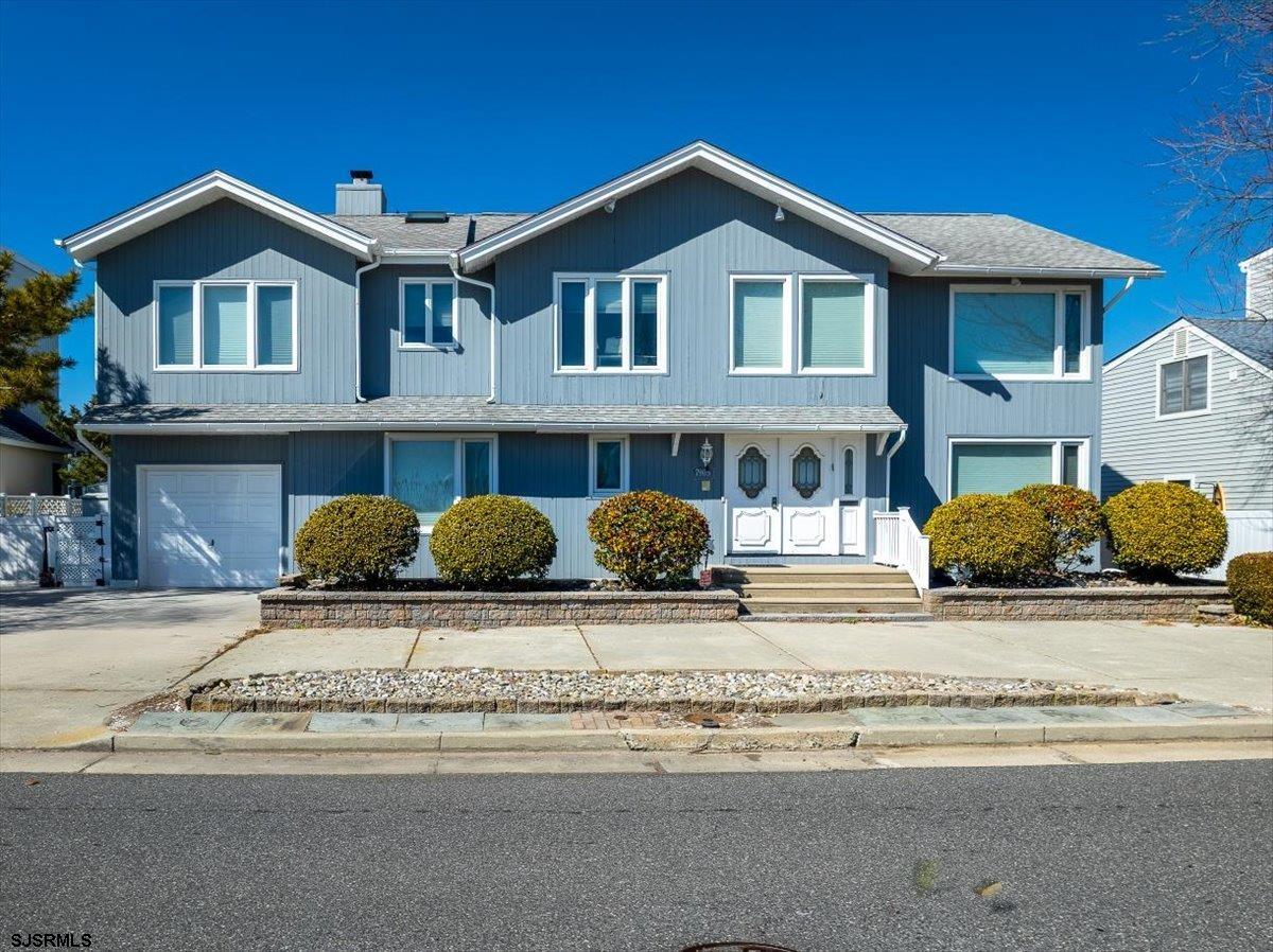 7905 Lagoon Dr