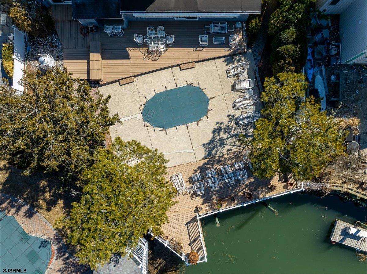 7905 Lagoon Dr