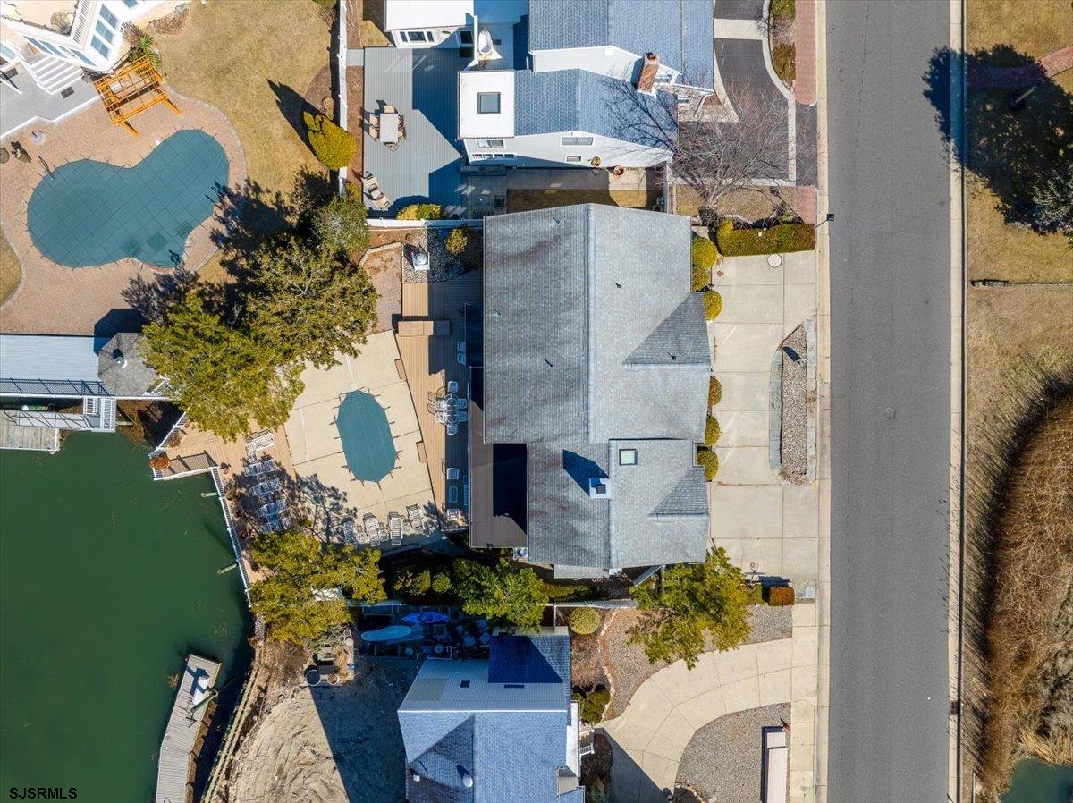 7905 Lagoon Dr