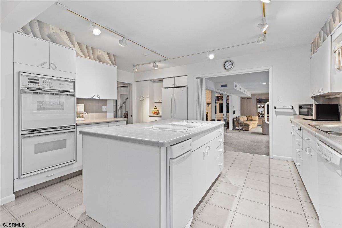 7905 Lagoon Dr