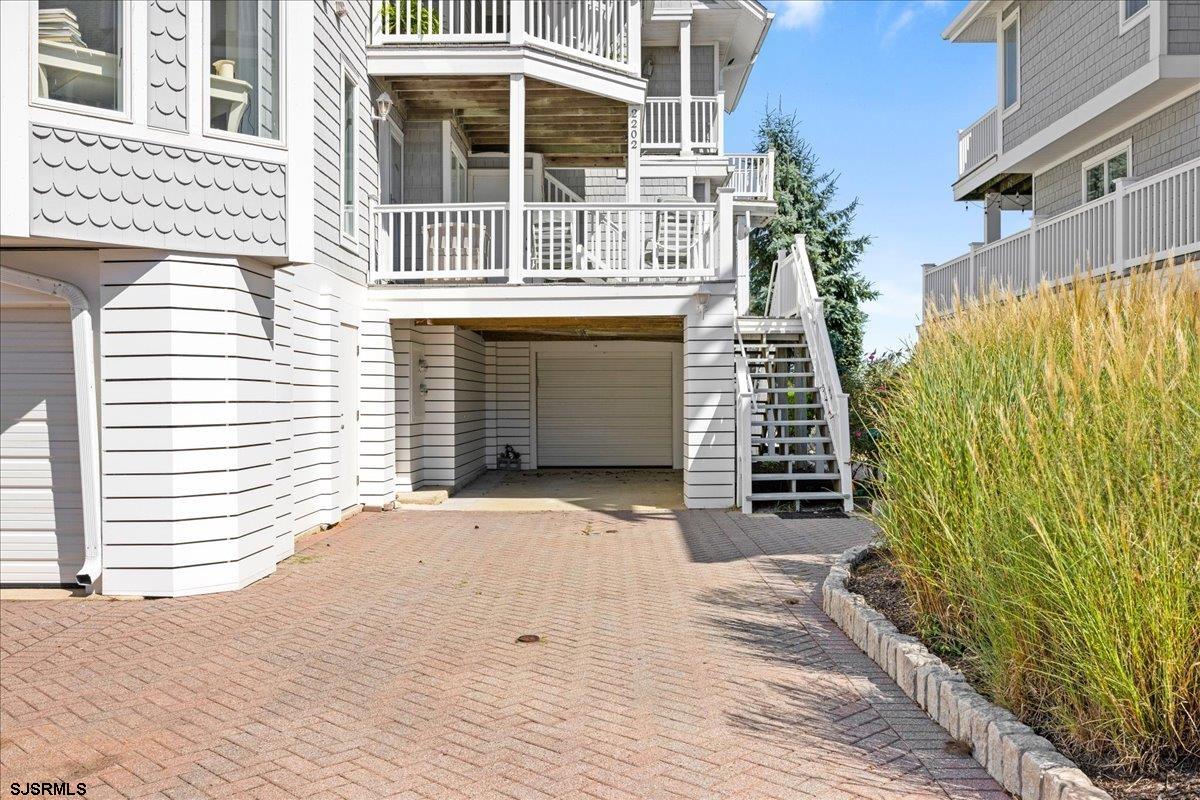 2202 East Dr Unit: 2202
