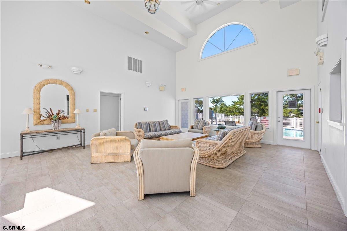 2202 East Dr Unit: 2202