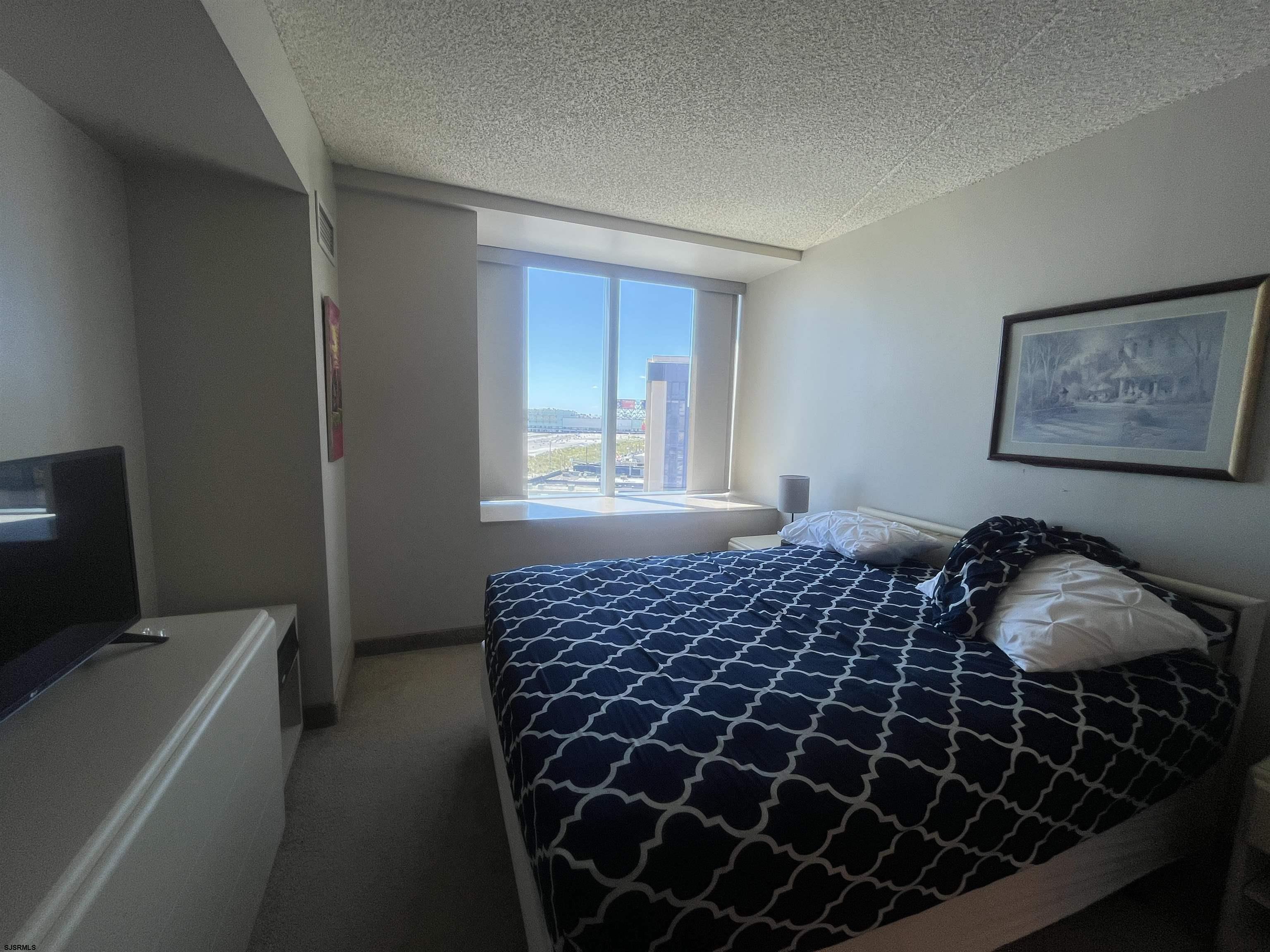 1515 Boardwalk Unit: 809
