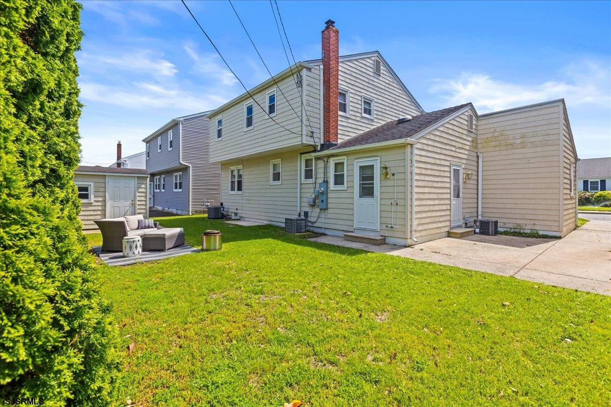 411 N Douglas Ave