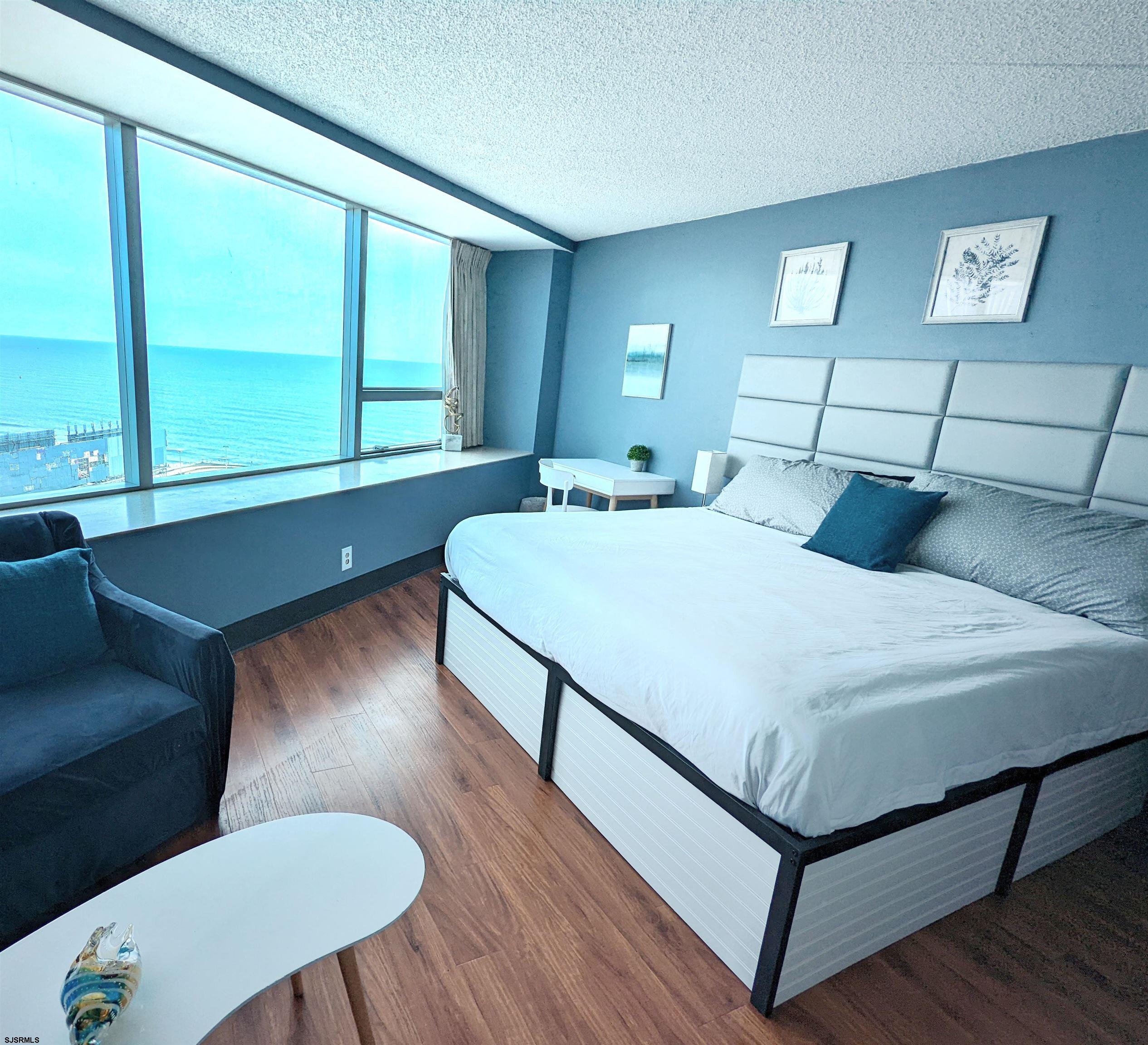 1515 Boardwalk Unit: 1704
