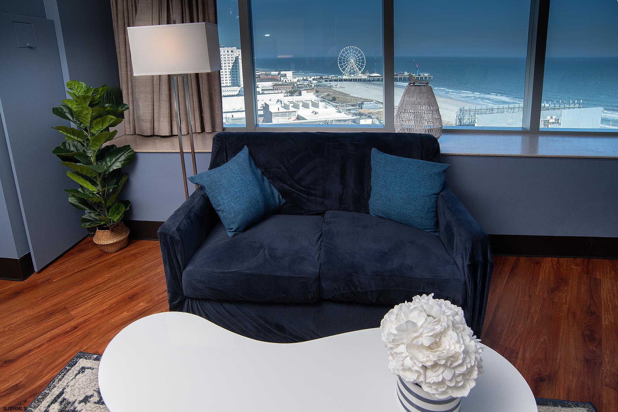 1515 Boardwalk Unit: 1704