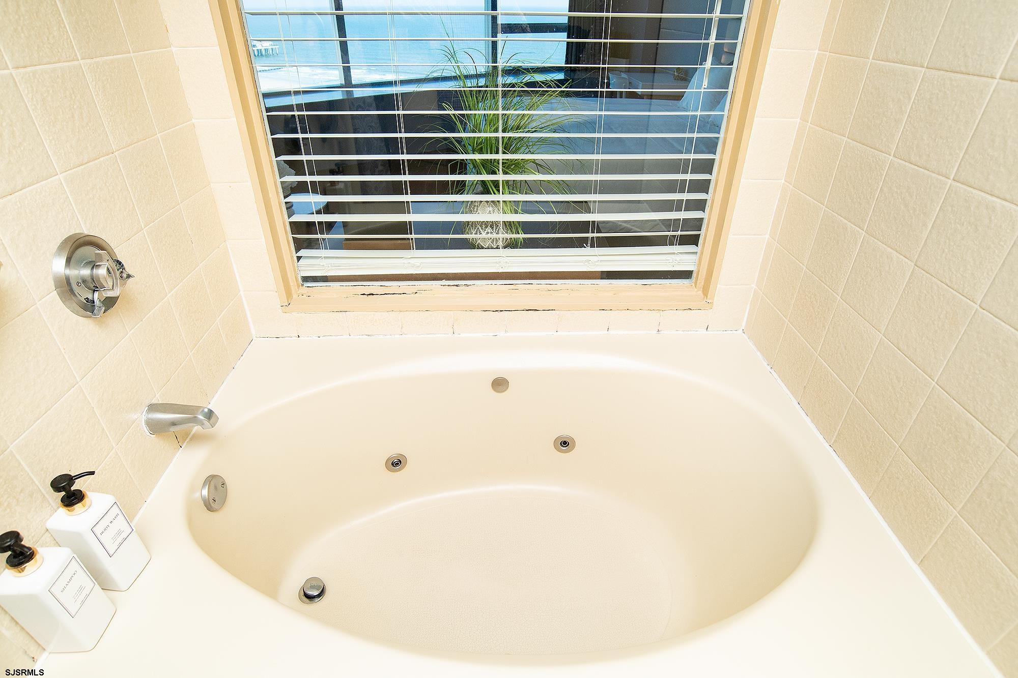 1515 Boardwalk Unit: 1704