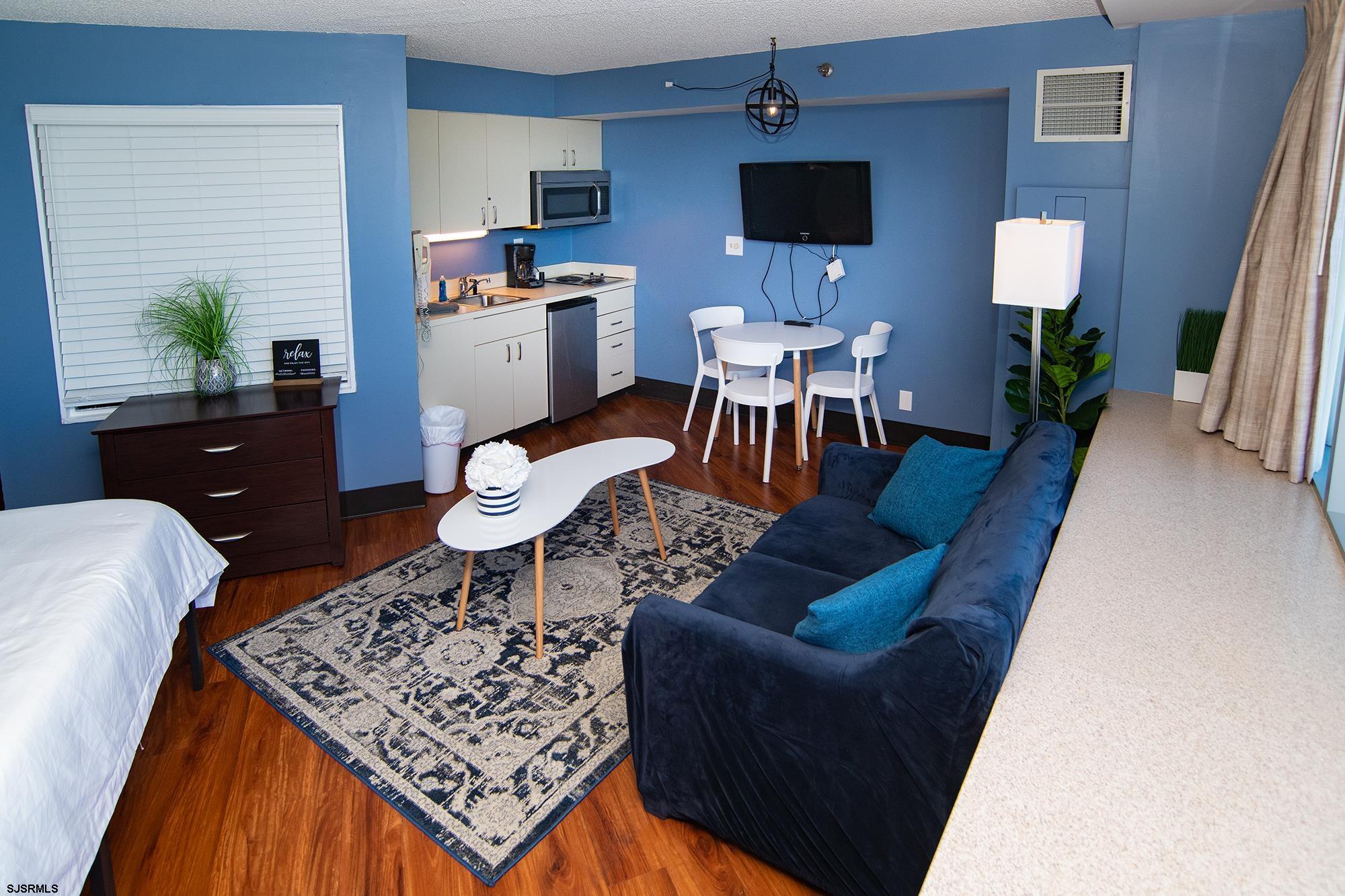 1515 Boardwalk Unit: 1704