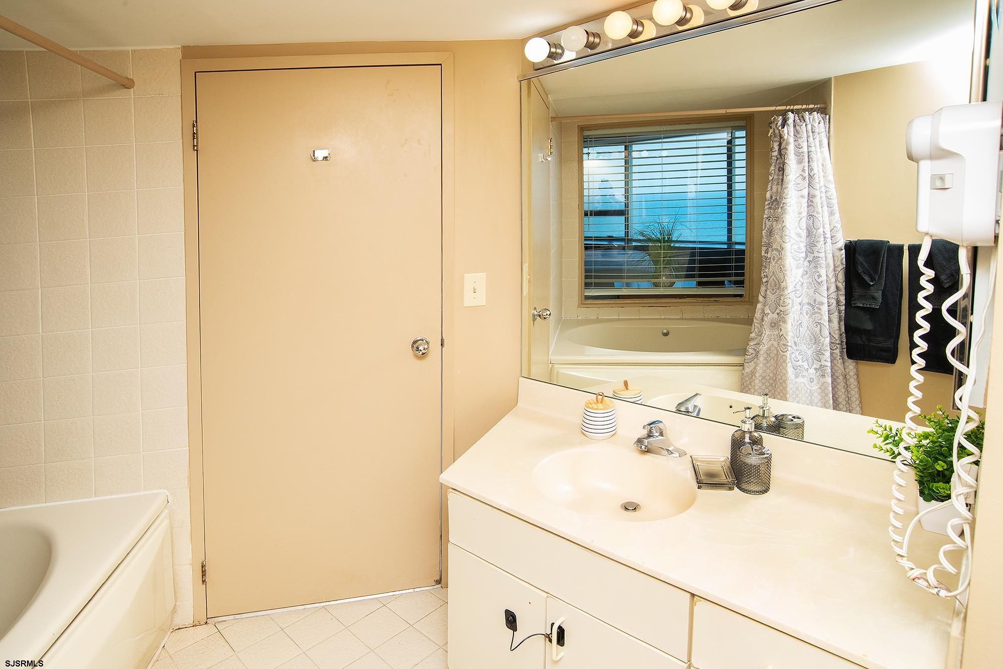 1515 Boardwalk Unit: 1704