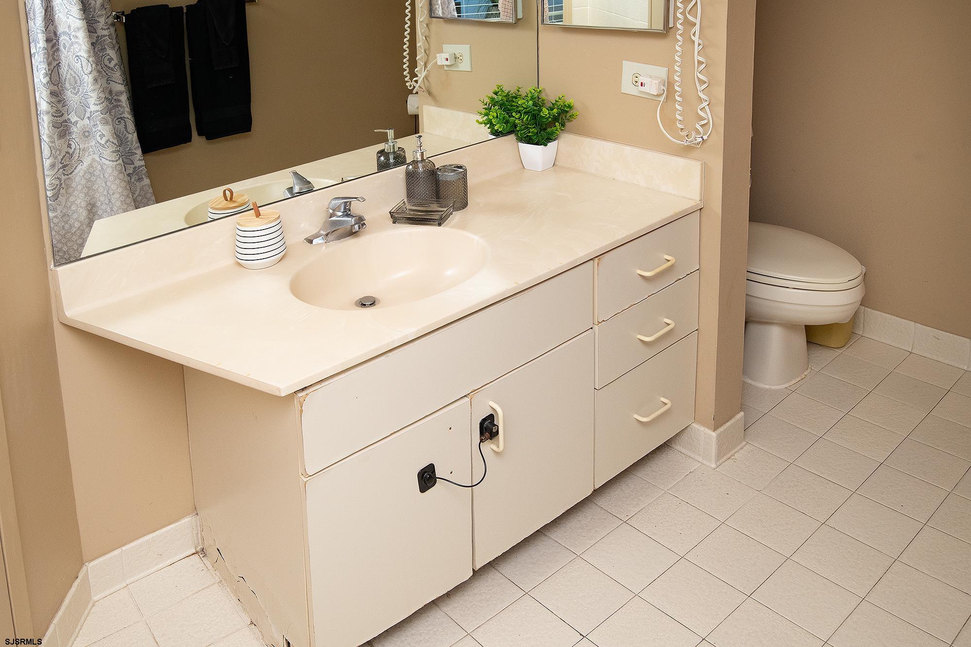 1515 Boardwalk Unit: 1704
