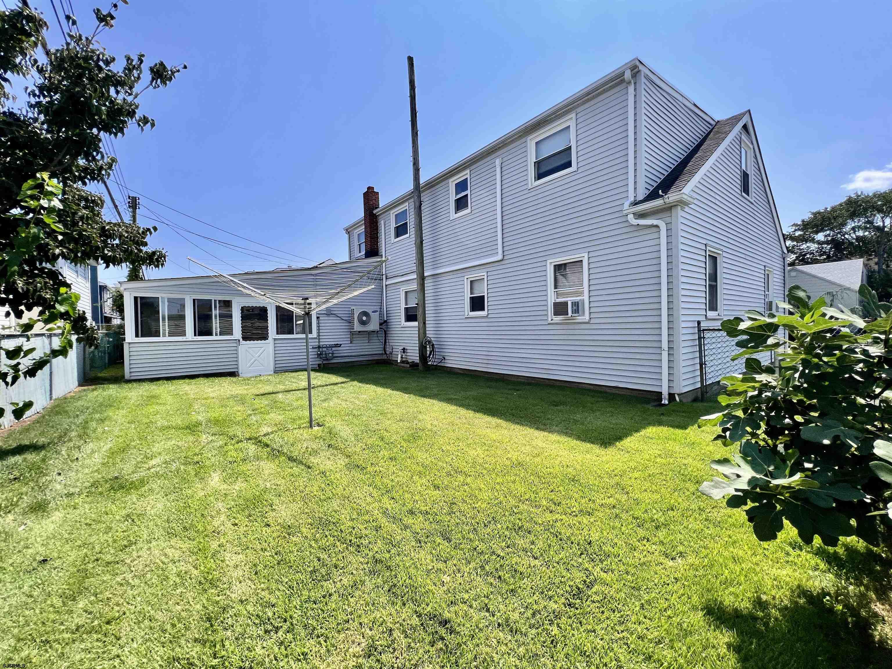 411 N Delavan Ave