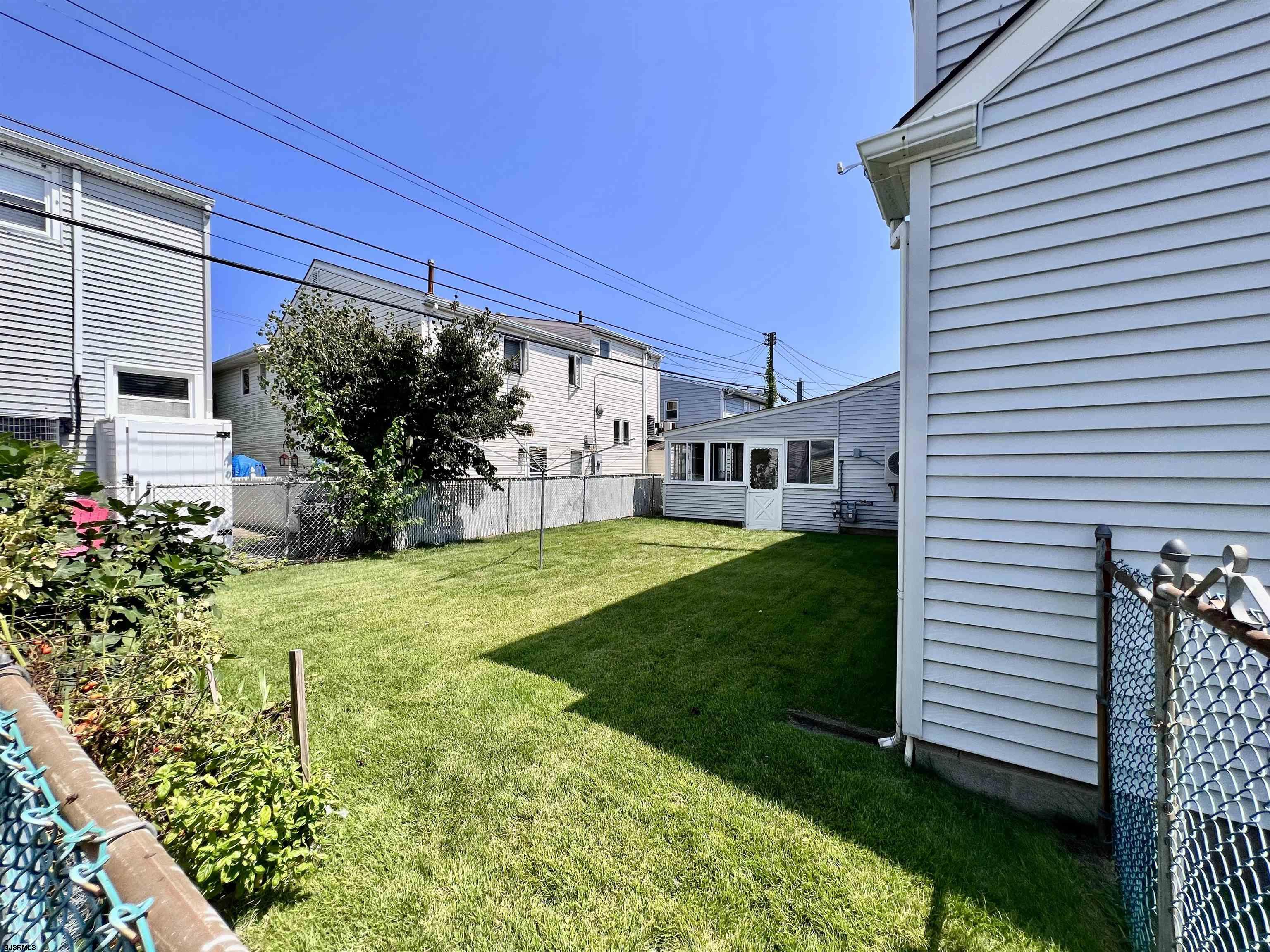 411 N Delavan Ave