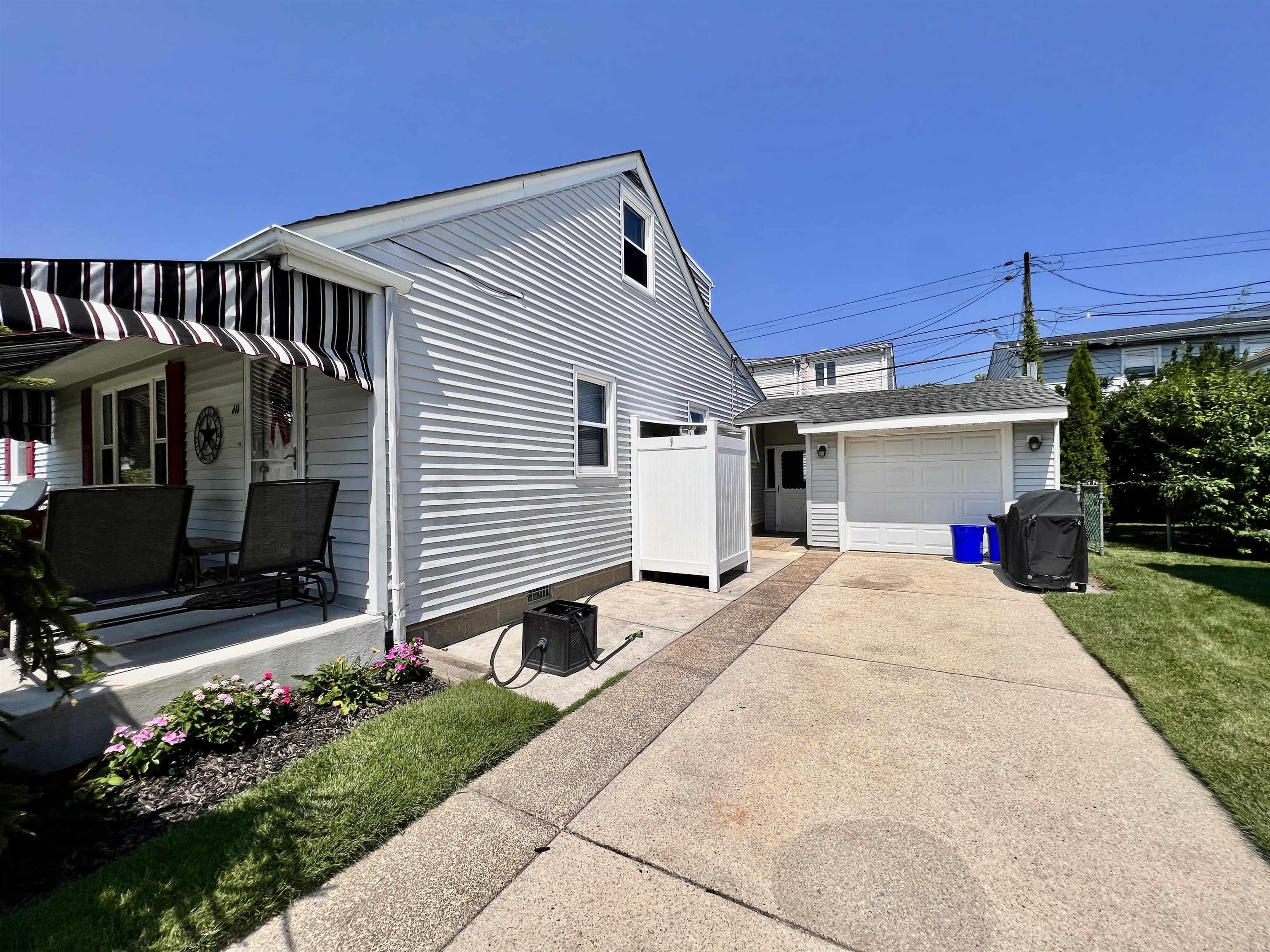 411 N Delavan Ave
