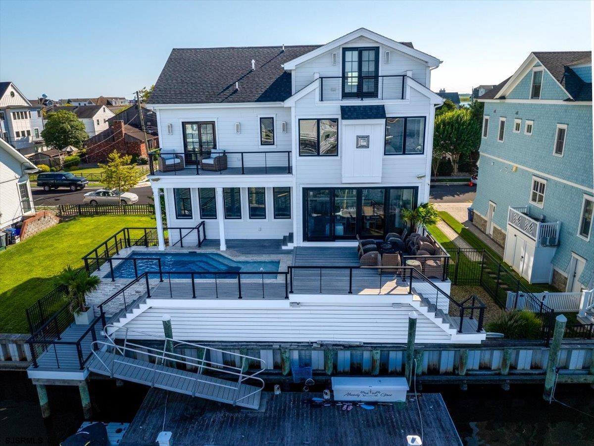 437 N Thurlow