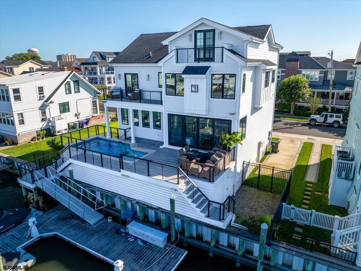 437 N Thurlow