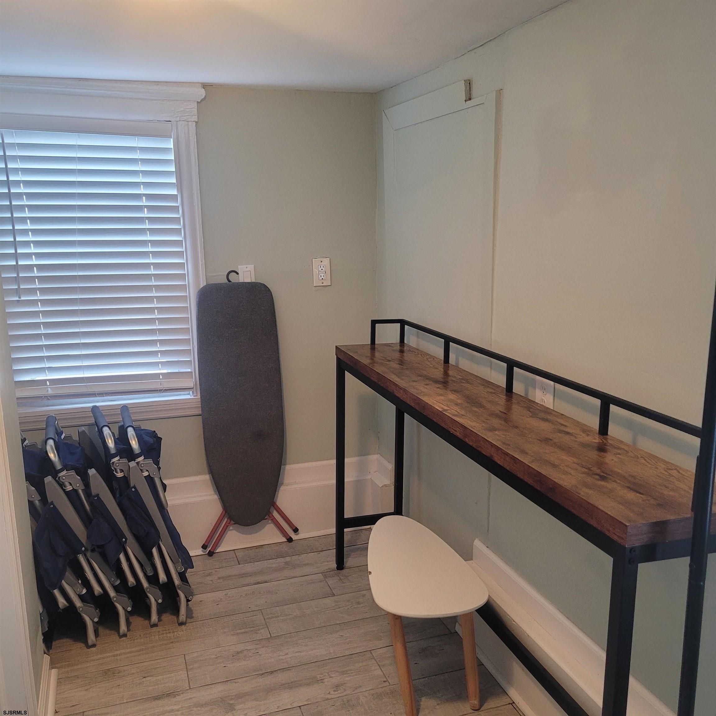 105 N Windsor Ave