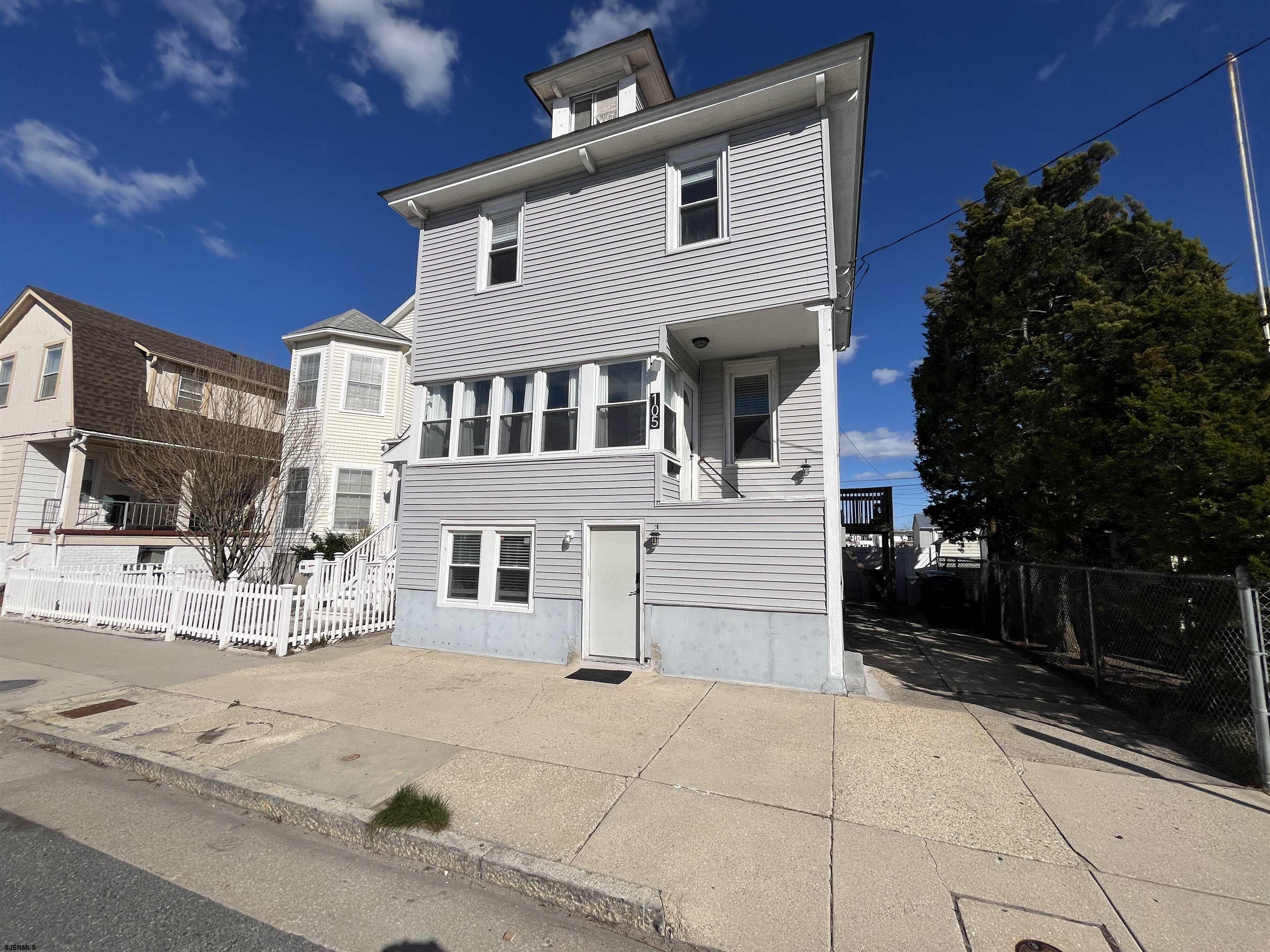 105 N Windsor Ave