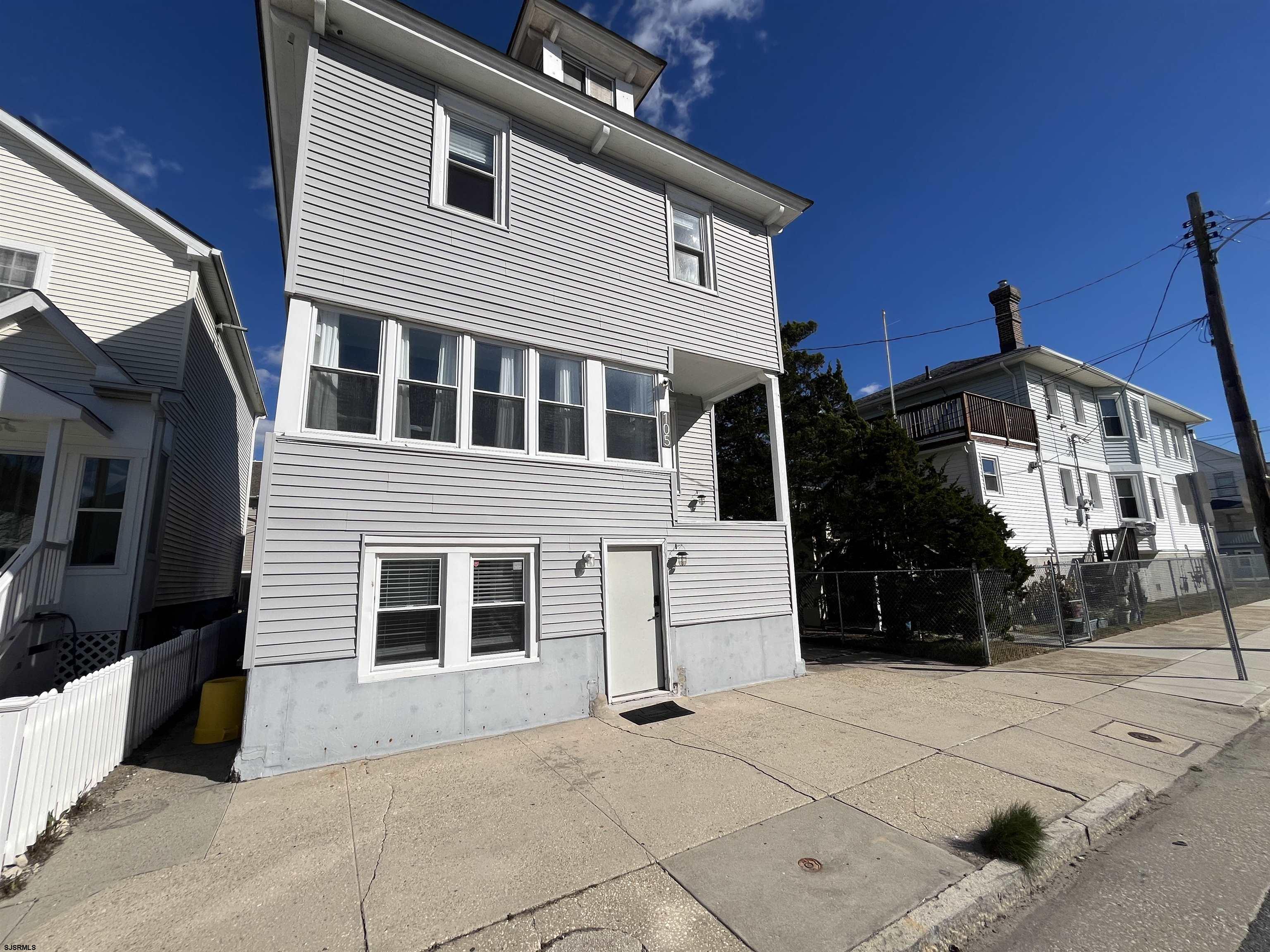 105 N Windsor Ave