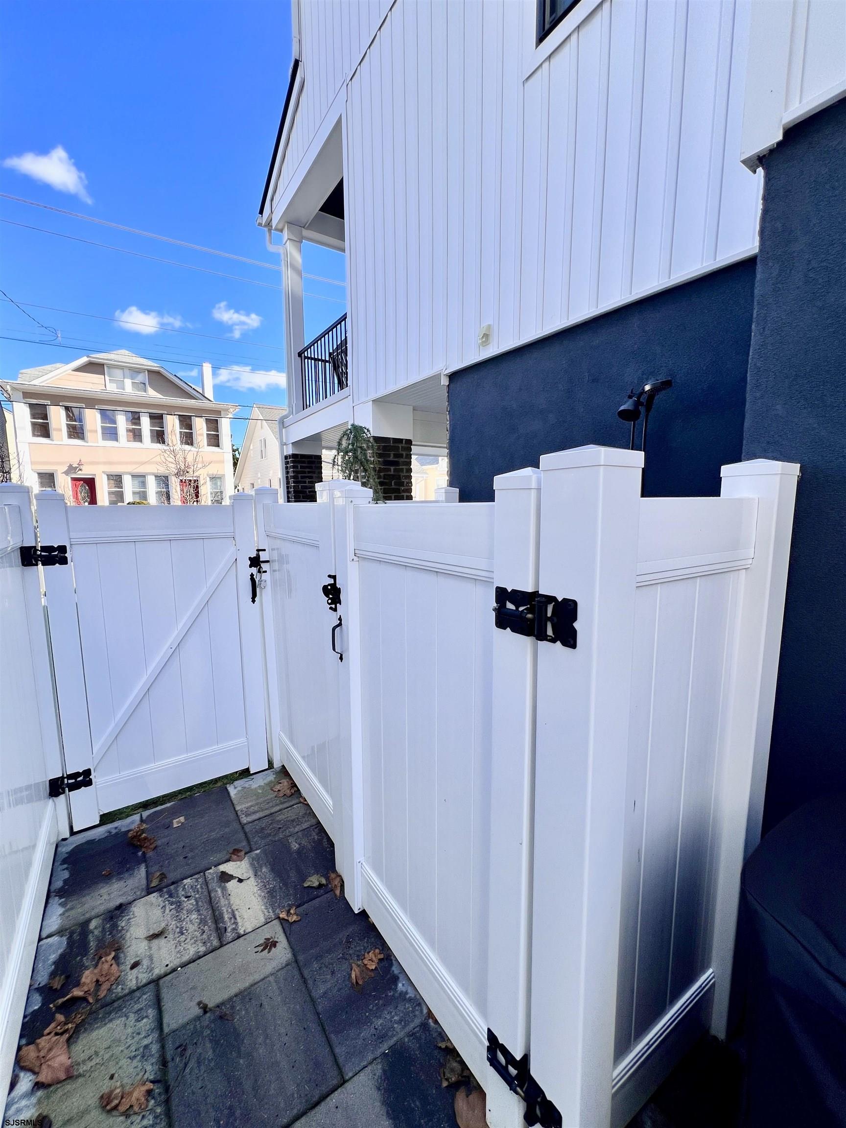 16A S Fredericksburg Ave