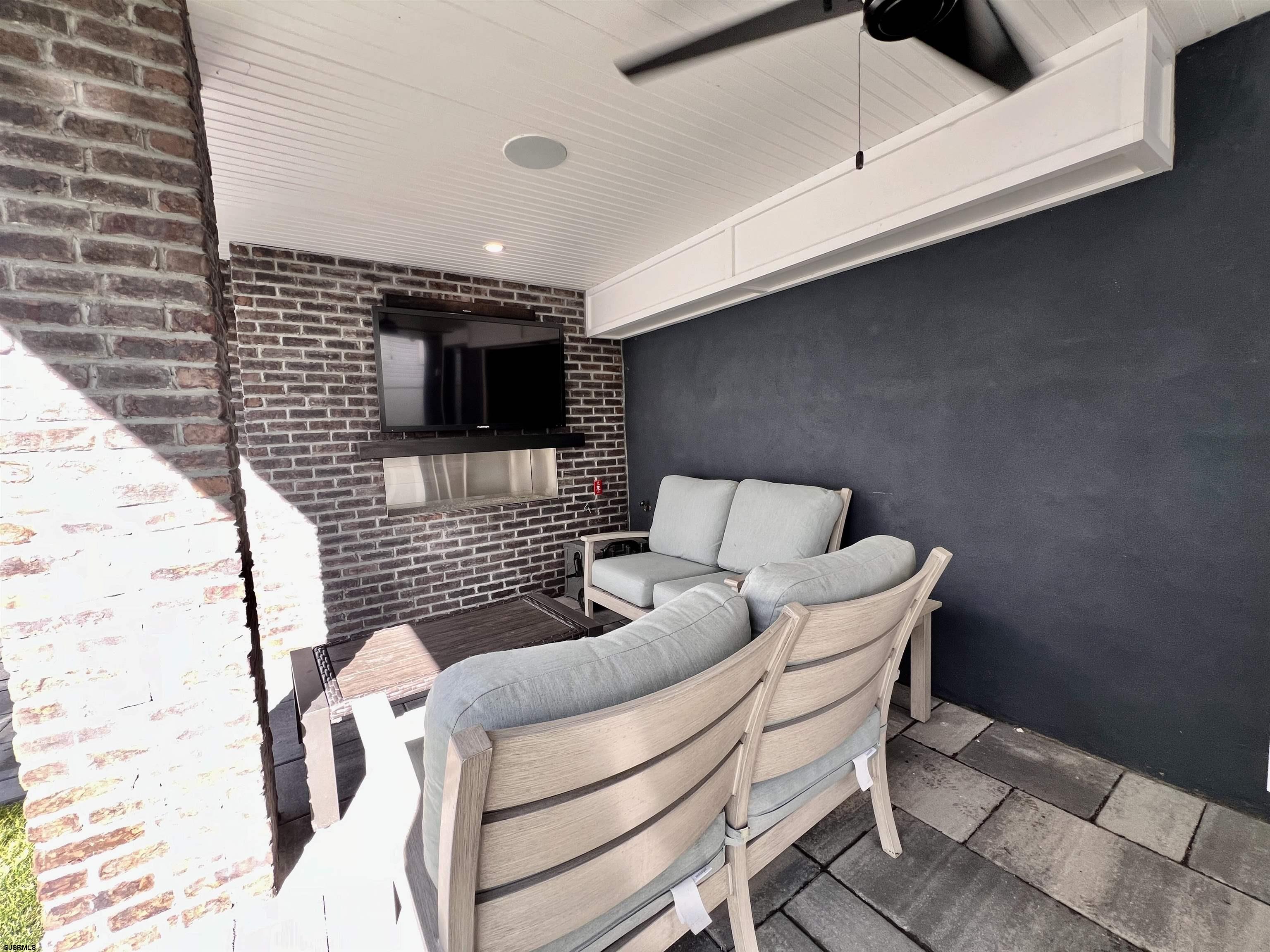 16A S Fredericksburg Ave