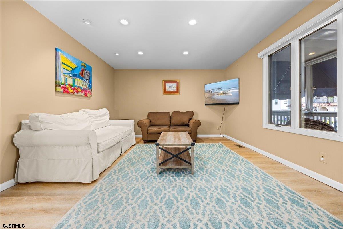 2 N Frontenac Ave