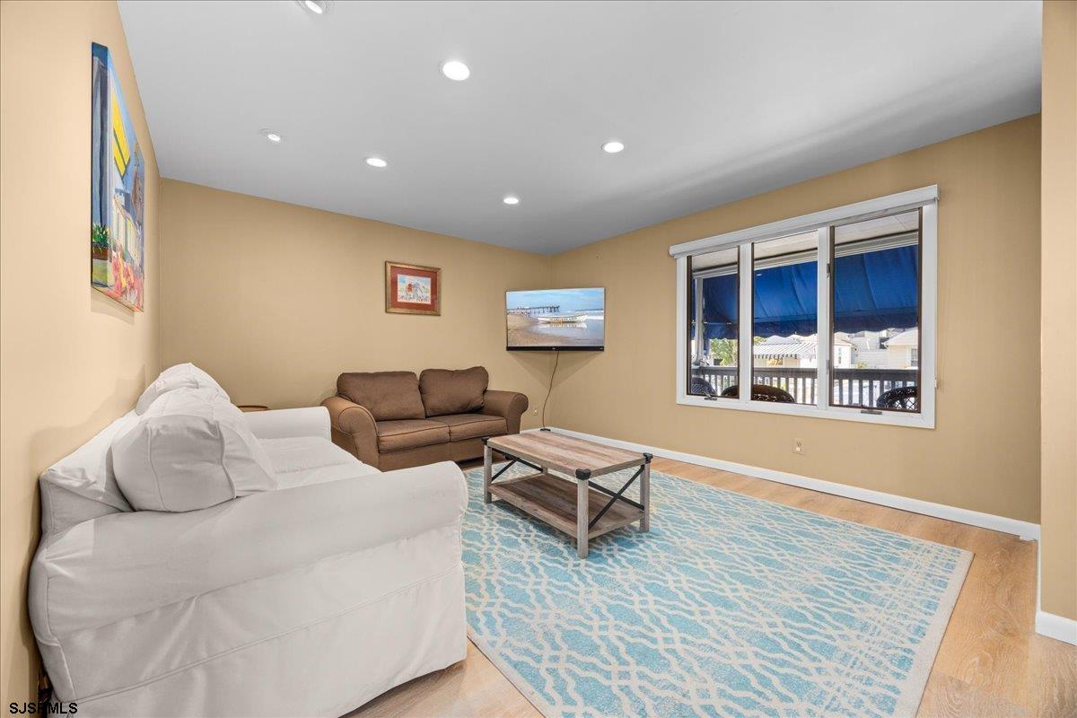 2 N Frontenac Ave