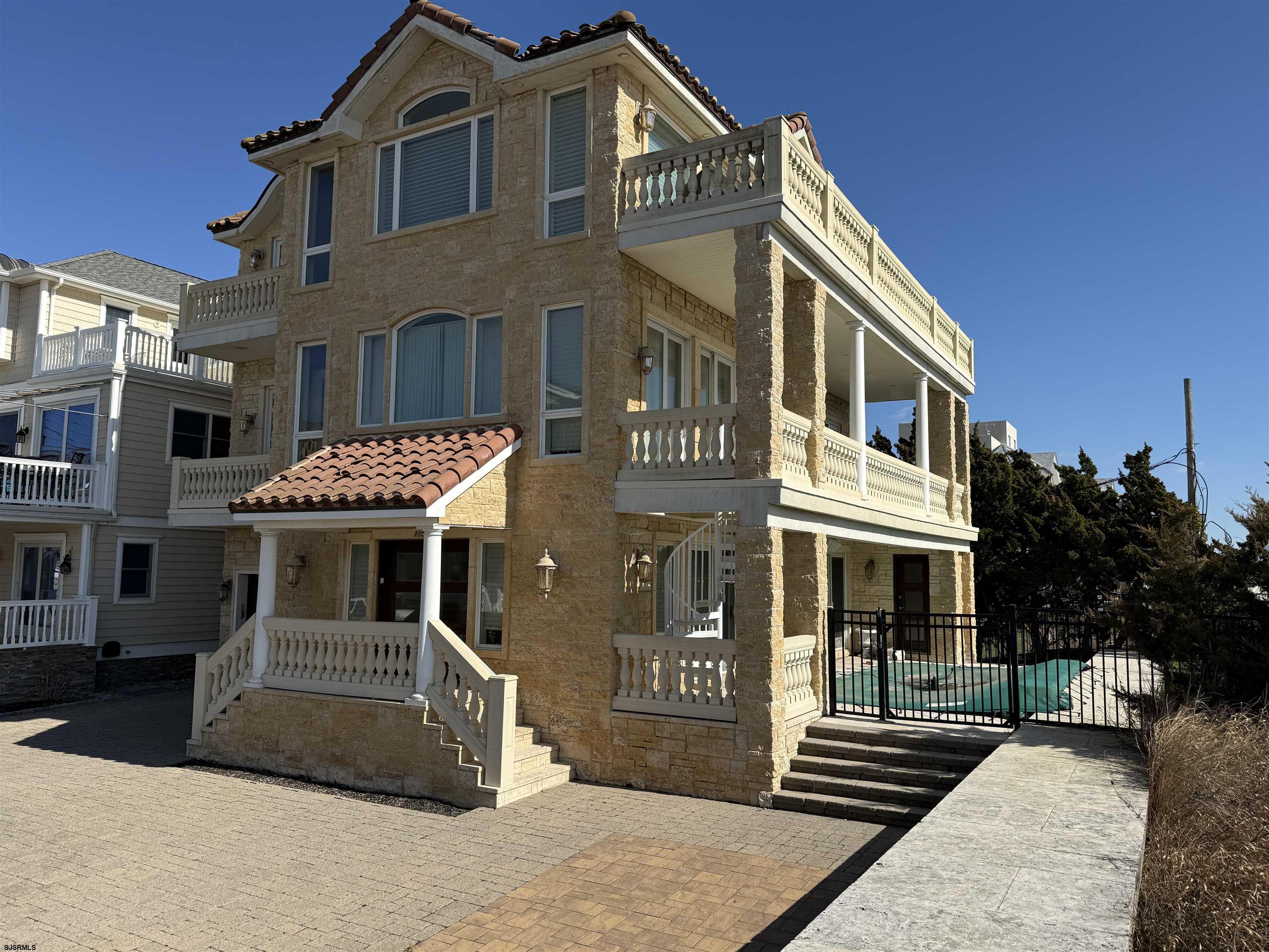 119 S Sacramento