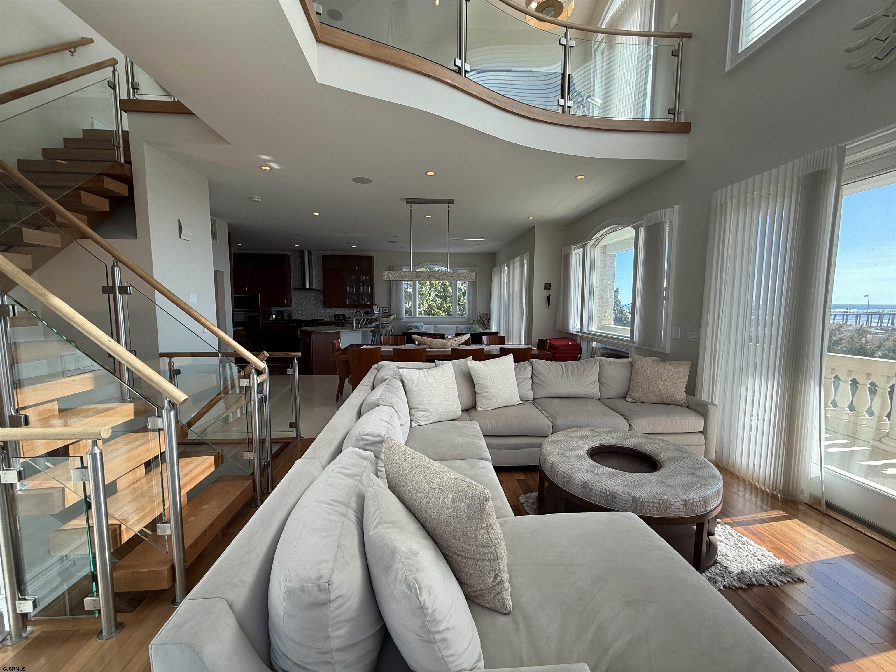 119 S Sacramento