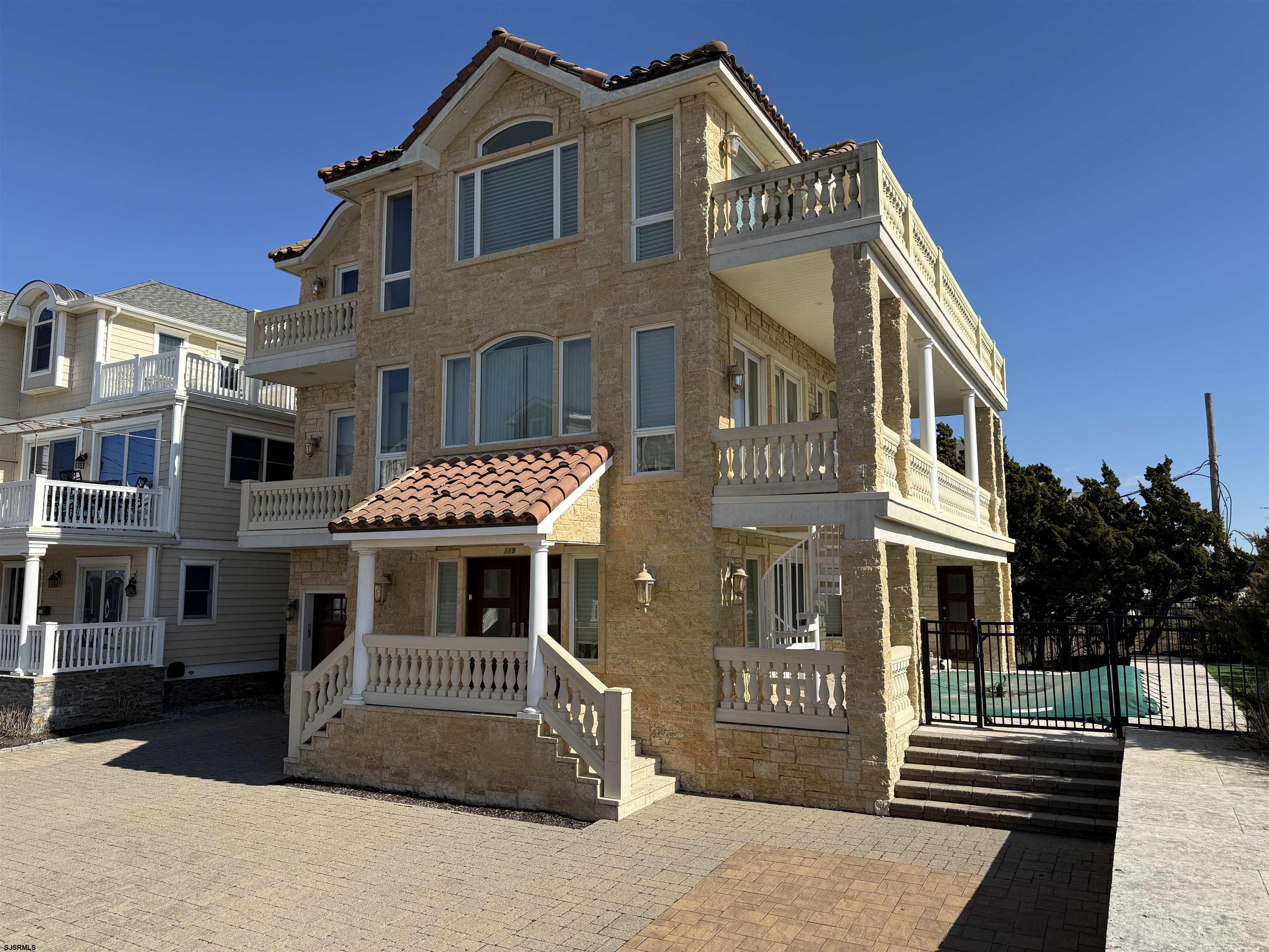 119 S Sacramento
