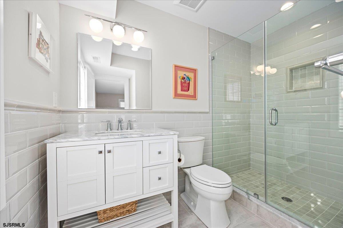 17 N Lancaster Ave