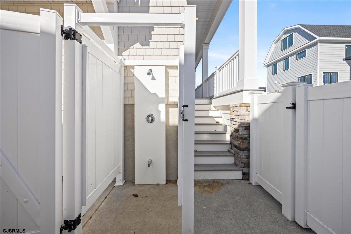 17 N Lancaster Ave