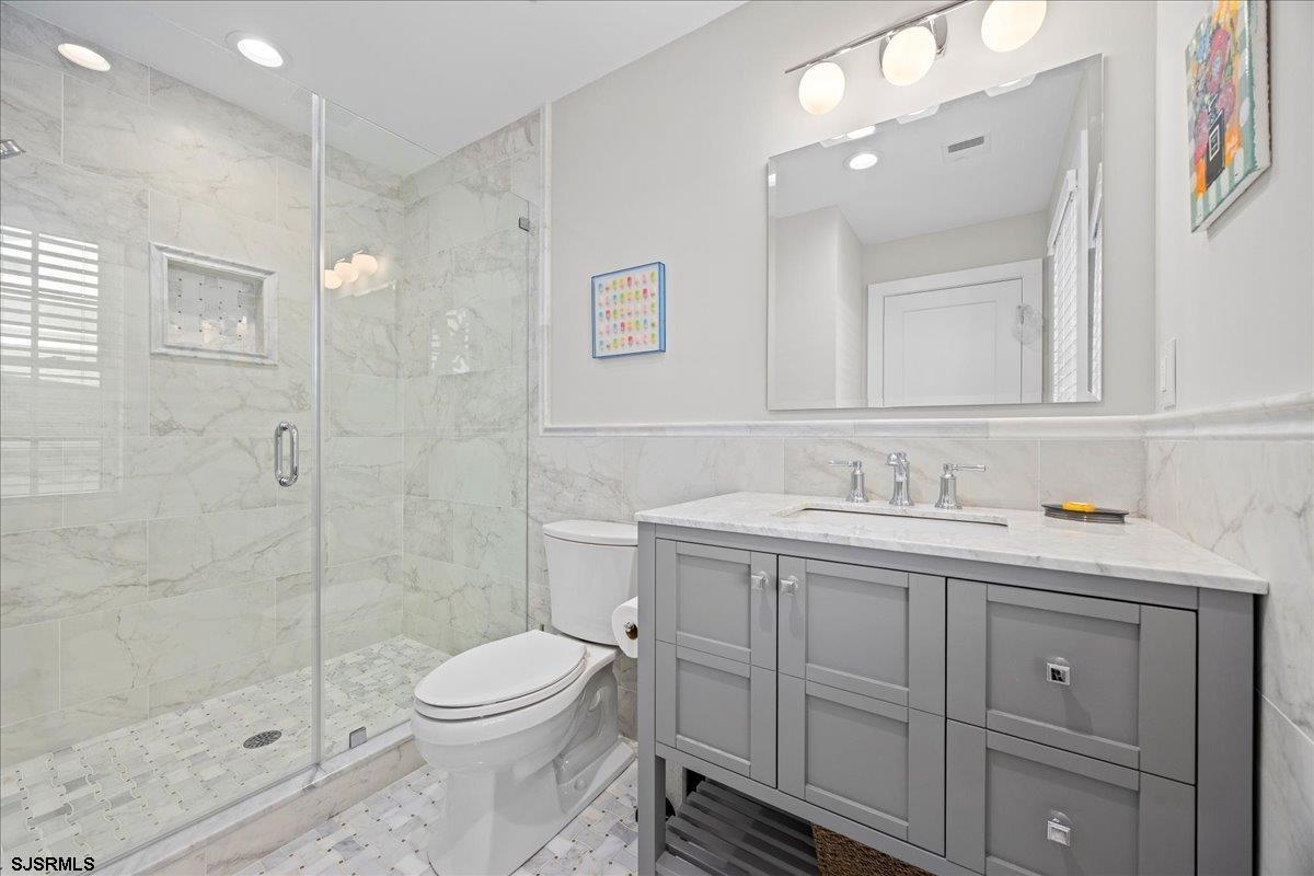 17 N Lancaster Ave