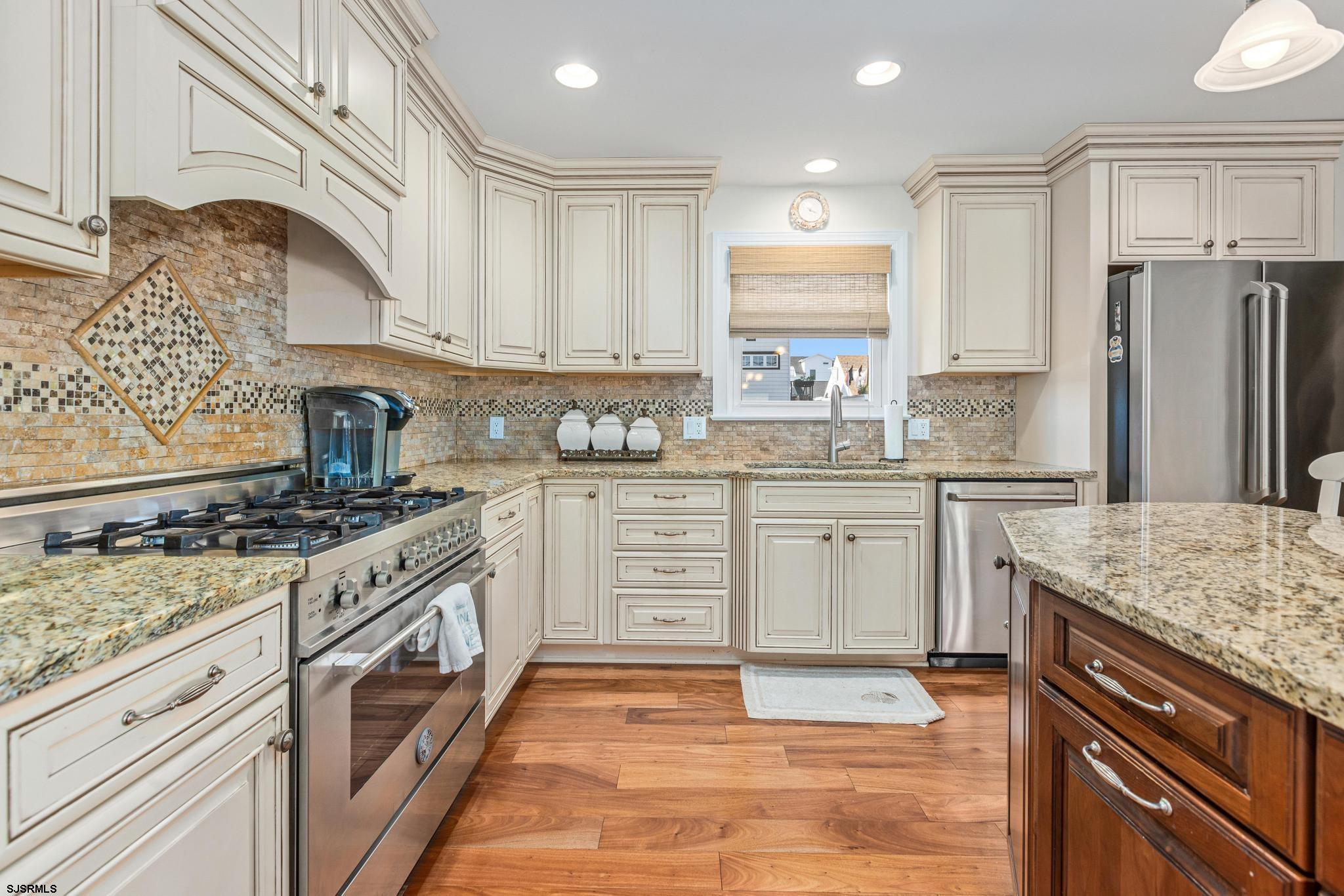 29 N Iroquois Ave