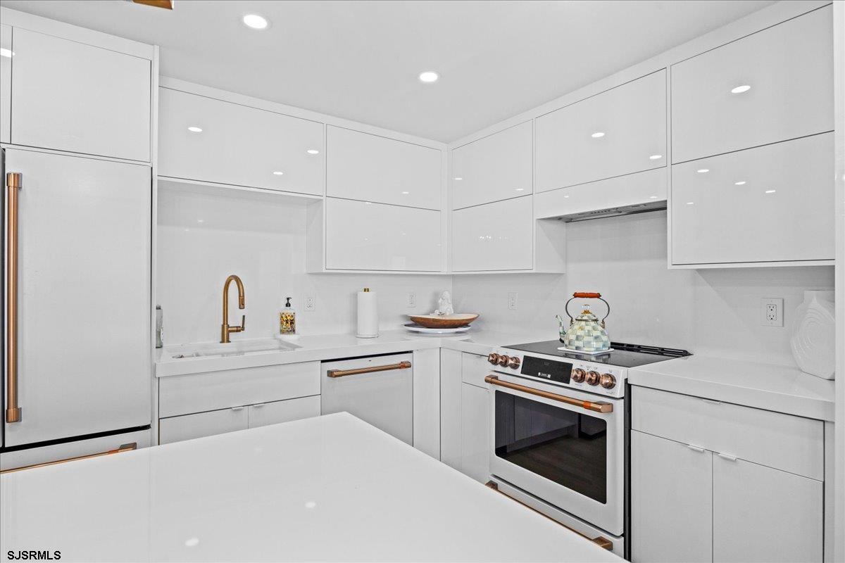 100 S Berkley Square Unit: 12F